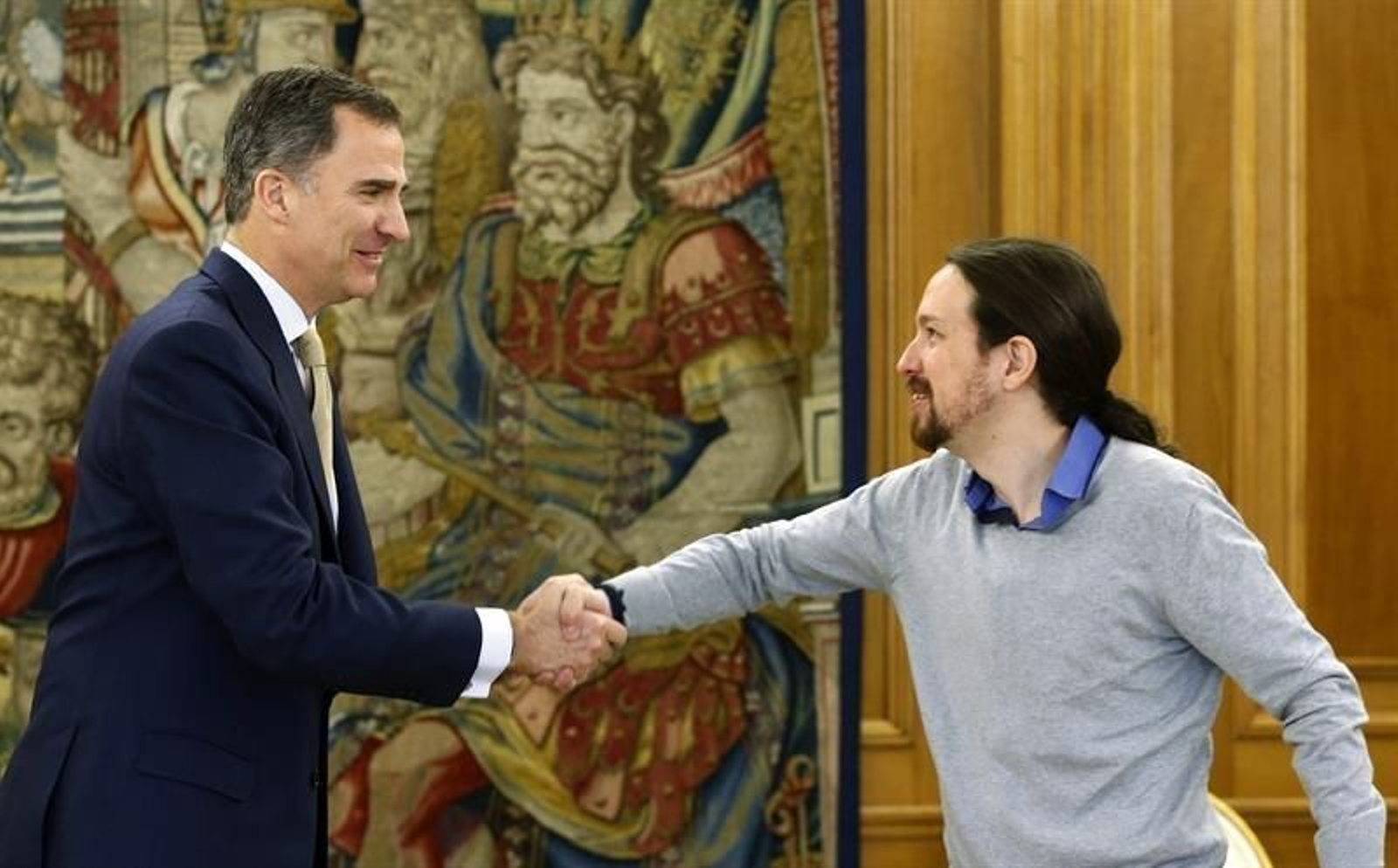 El rey Felipe VI ha recibido hoy en el Palacio de la Zarzuela al líder de Podemos, Pablo Iglesias
