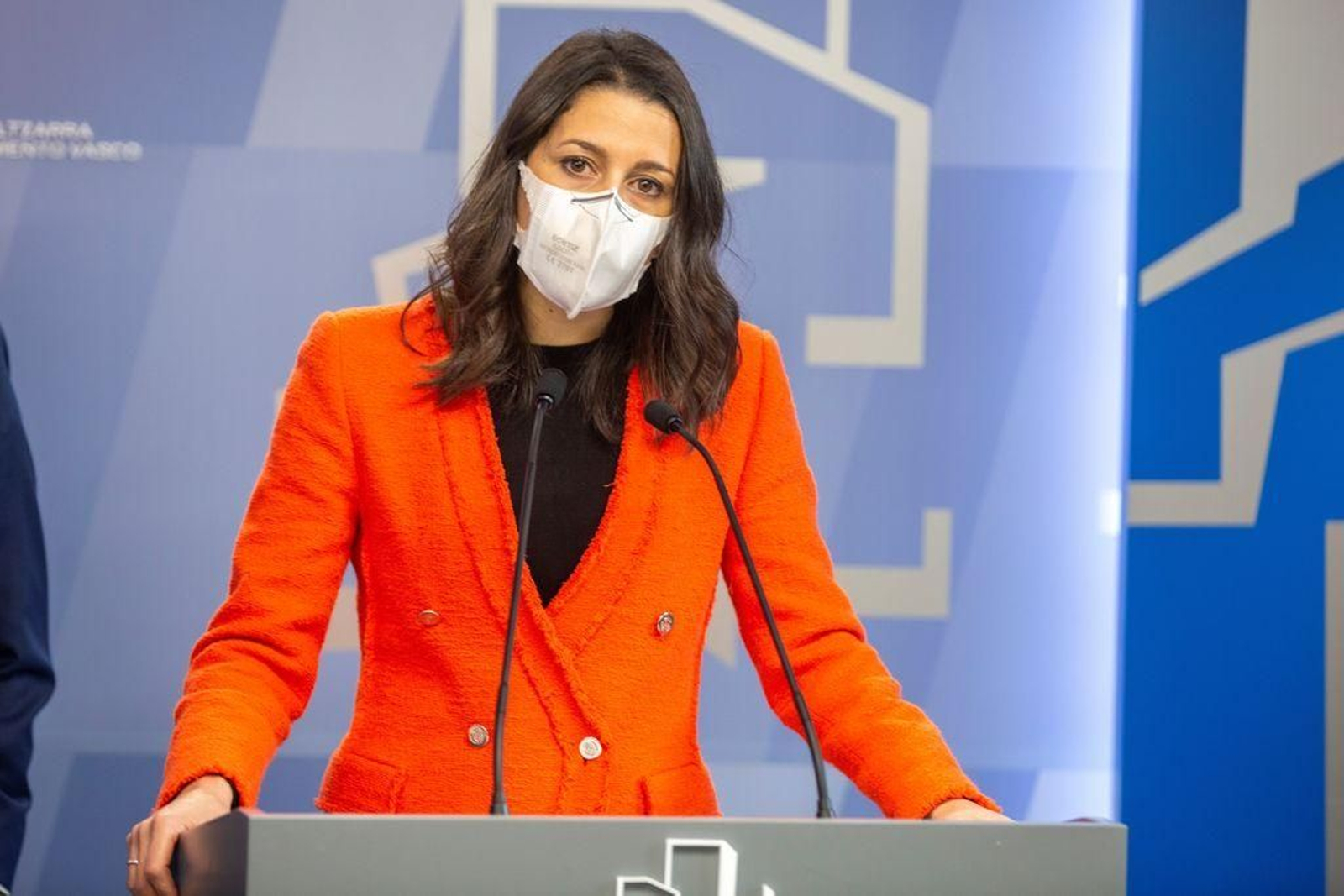La presidenta de Ciudadanos, Inés Arrimadas, interviene en la rueda de prensa que dio ayer en Vitoria.