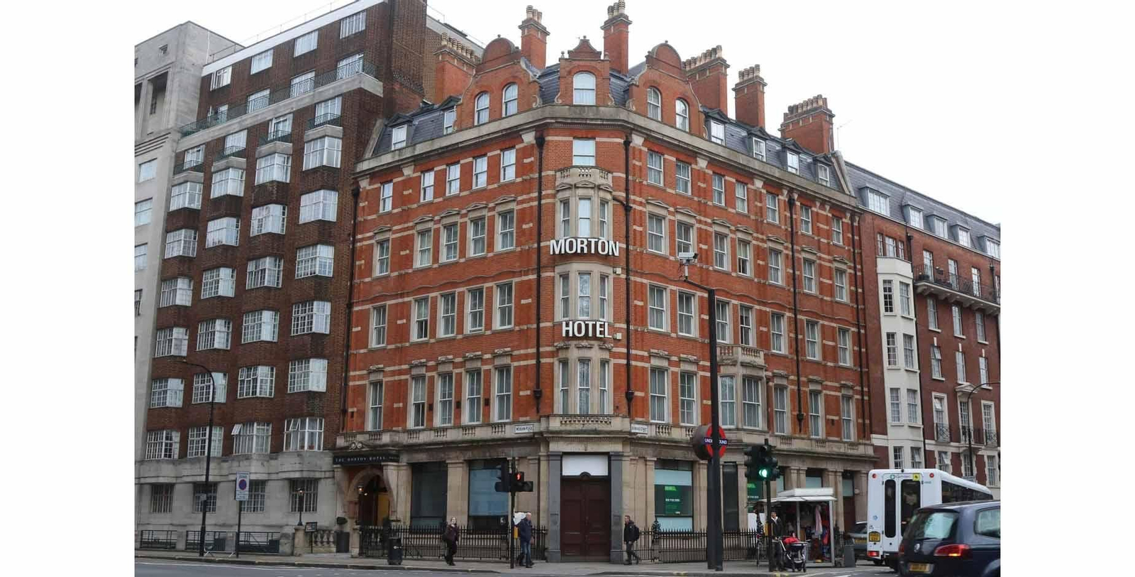 Una de las paradas de la primera ruta literaria del exilio español en Londres (Reino Unido), que el Instituto Cervantes ha presentado. EFE/Rita Álvarez Tudela