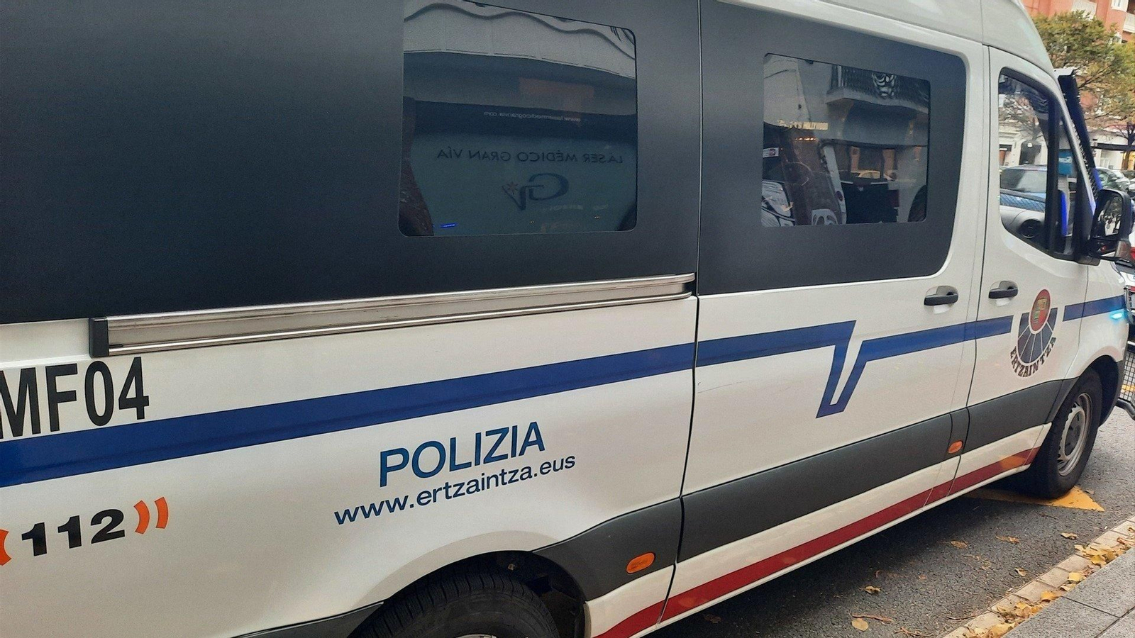 Imagen de archivo de una furgoneta de la Ertzaintza. // Europa Press