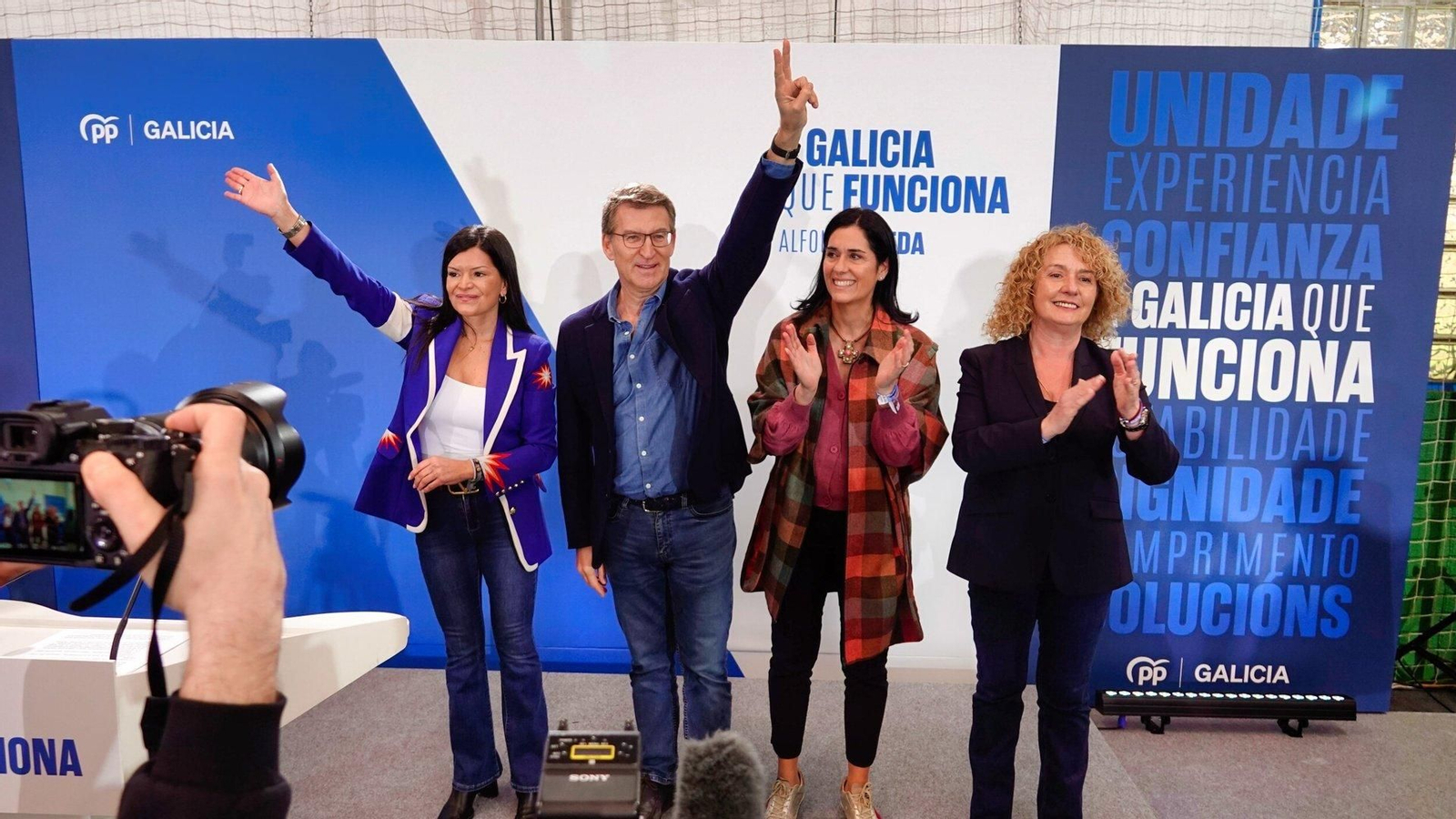 Alberto Núñez-Feijóo, Paula Prado y Nidia Álvarez.