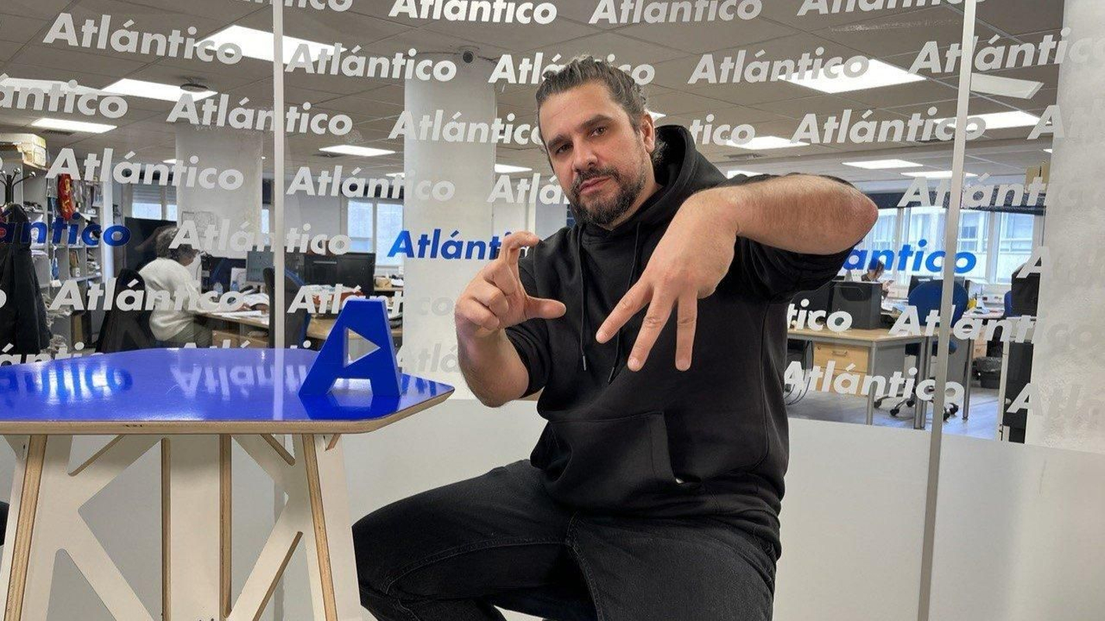 Sokram, no set de Atlántico TV.