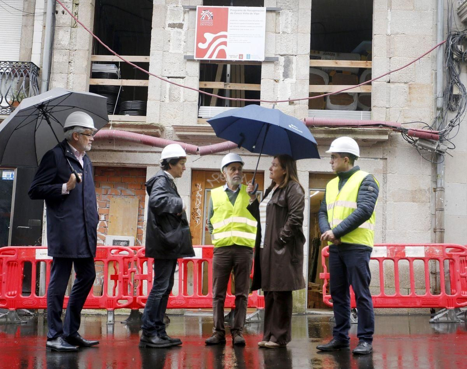 Ante el edificio de Elduayen, la mayor obra de CCVV.