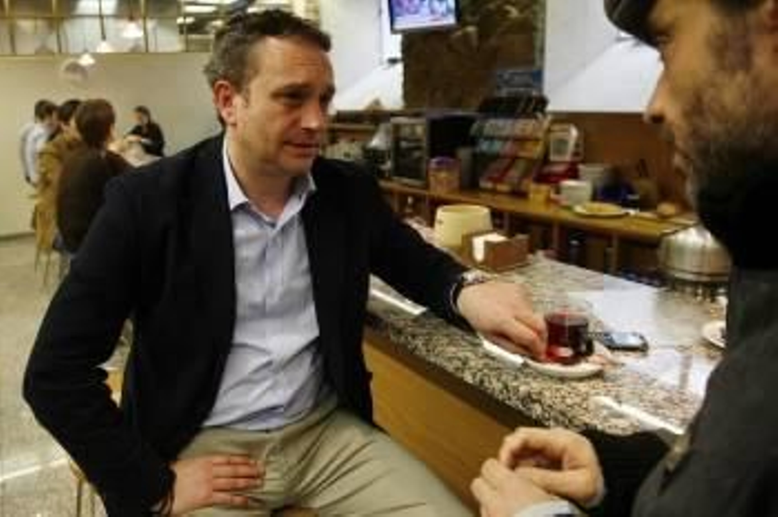 Pablo García, secretario de Organización del PSdeG, en una cafetería. (Foto: VICENTE PERNÍA)
