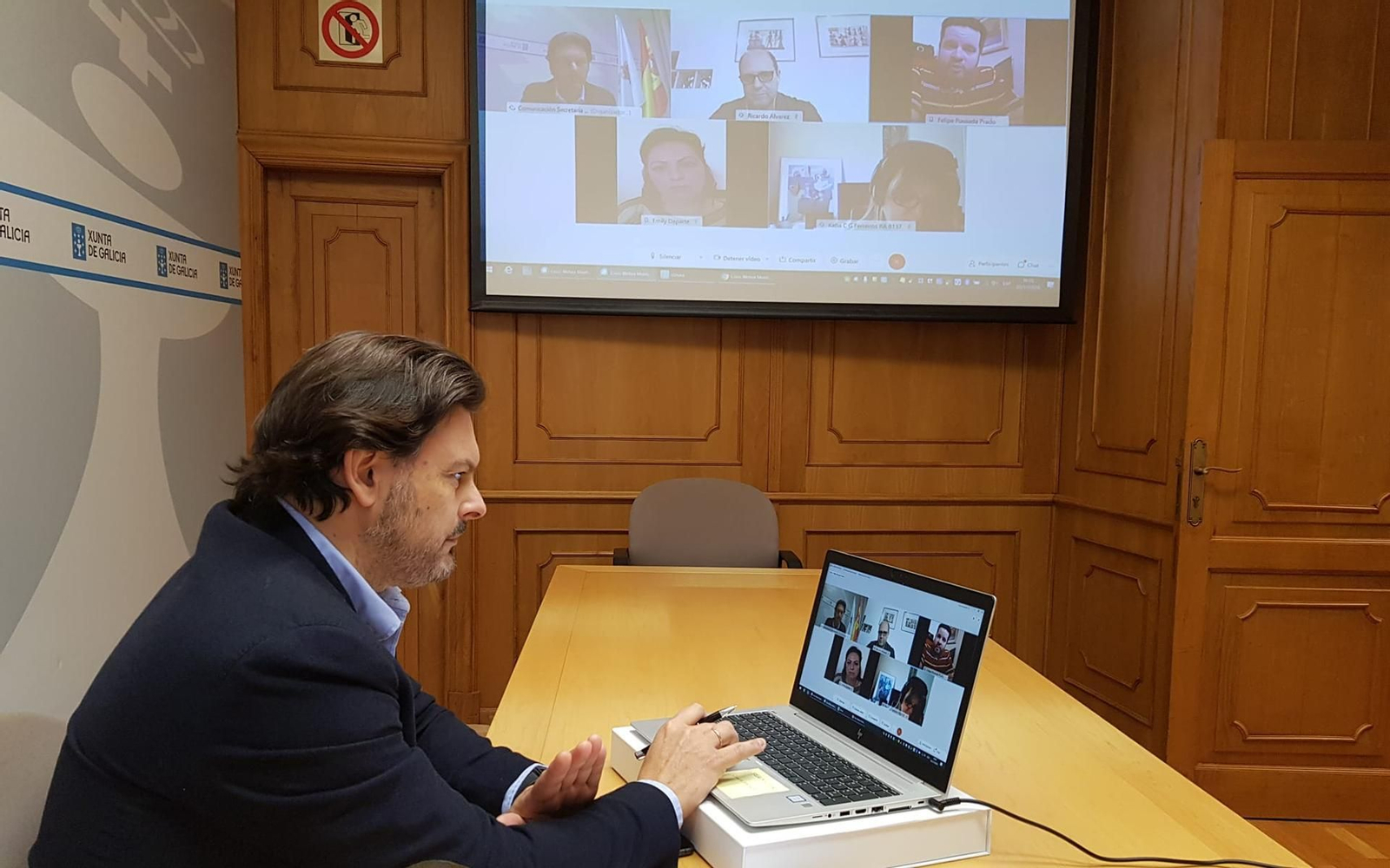 Antonio Rodríguez Miranda, durante la videoconferencia, en la sede de Emigración en Santiago de Compostela