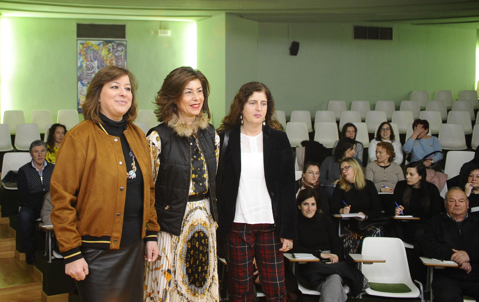 López Abella, Marisol Díaz y Aurora Patiño, en la sede de la Delegación de la Xunta en Ourense.