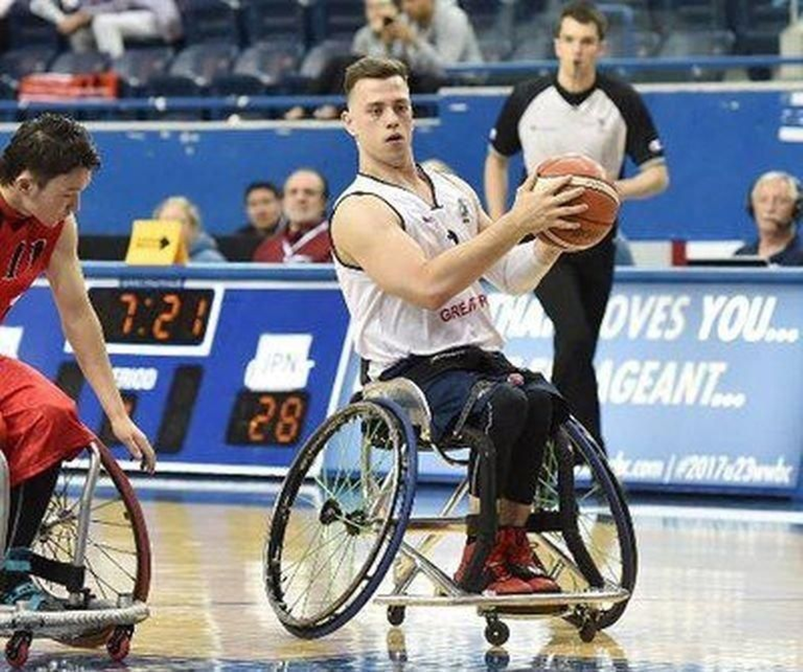 Lewis Edwards ya ha debutado con la selección absoluta inglesa.