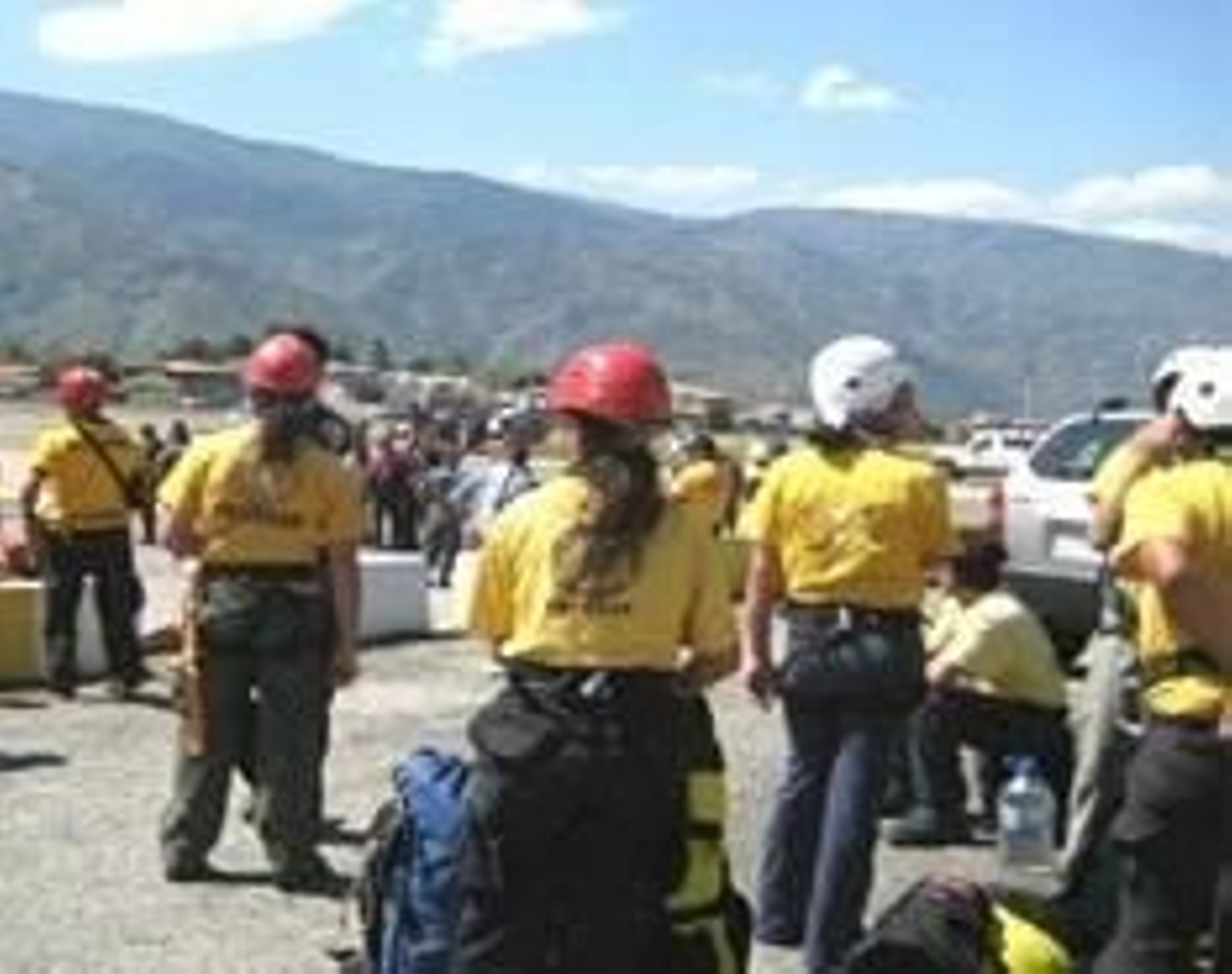 Un equipo de emergencias preparado para comenzar una búsqueda.