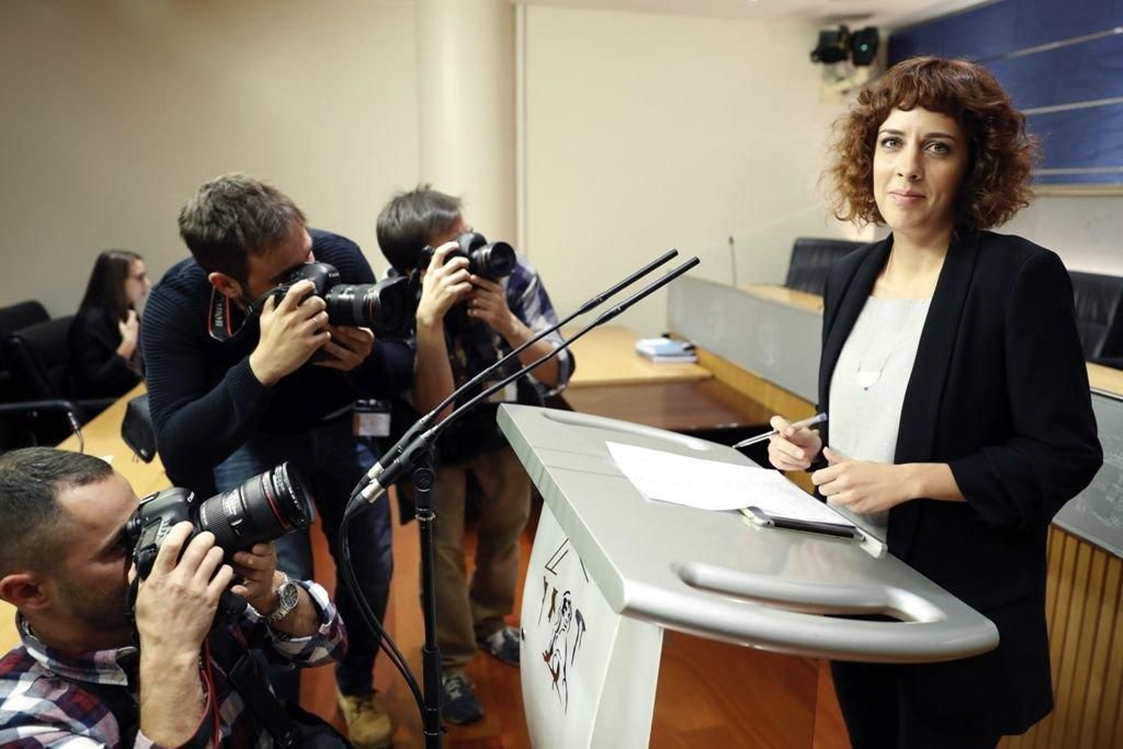 Alexandra Fernández, de En Marea, en su rueda de prensa.