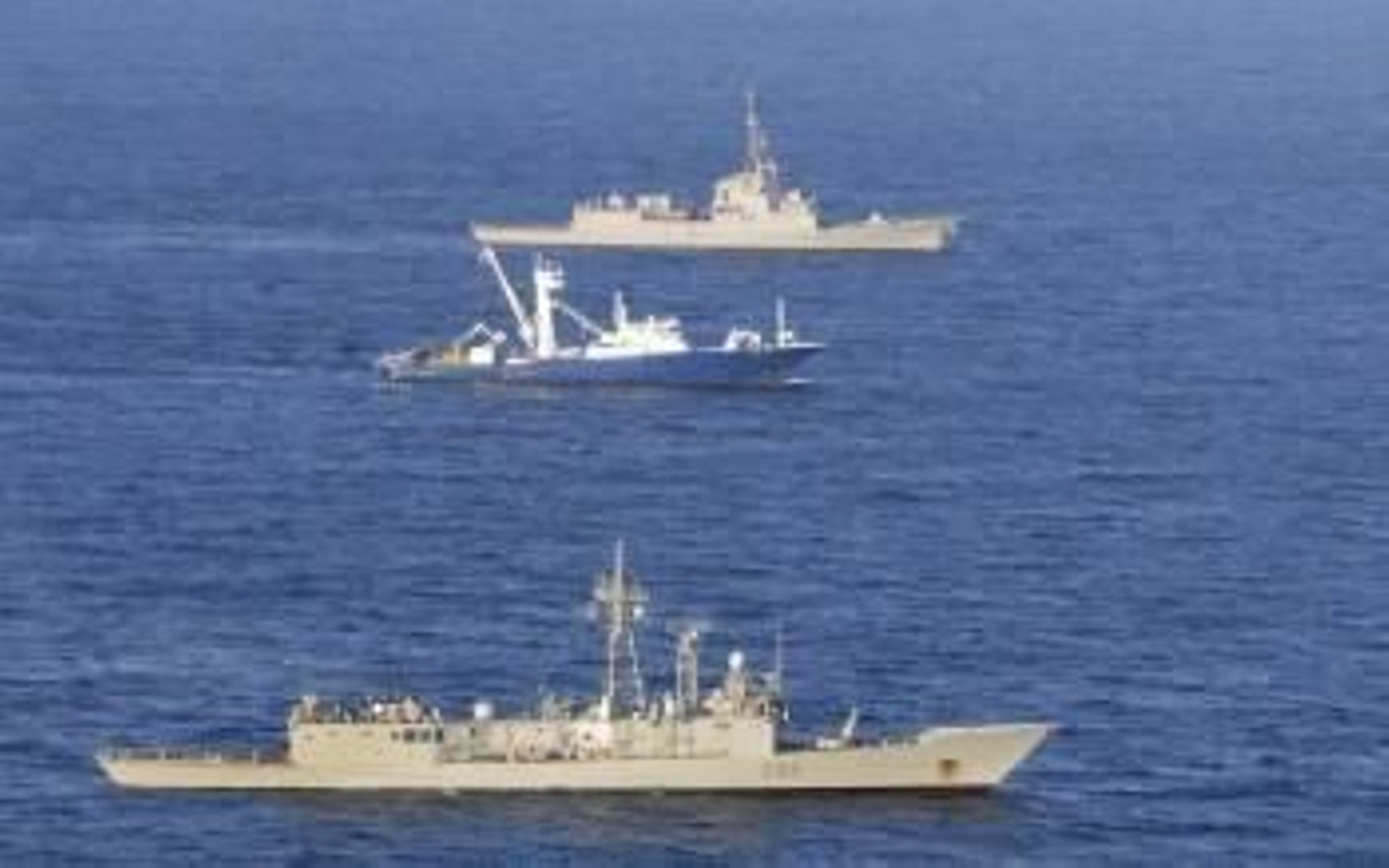 El 'Alakrana', escoltados por dos fragatas tras su liberación