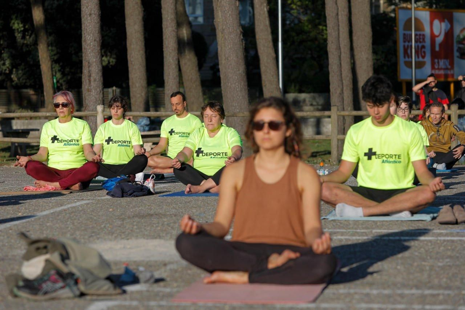 La sesión de +Deporte Atlántico de yoga en Samil.