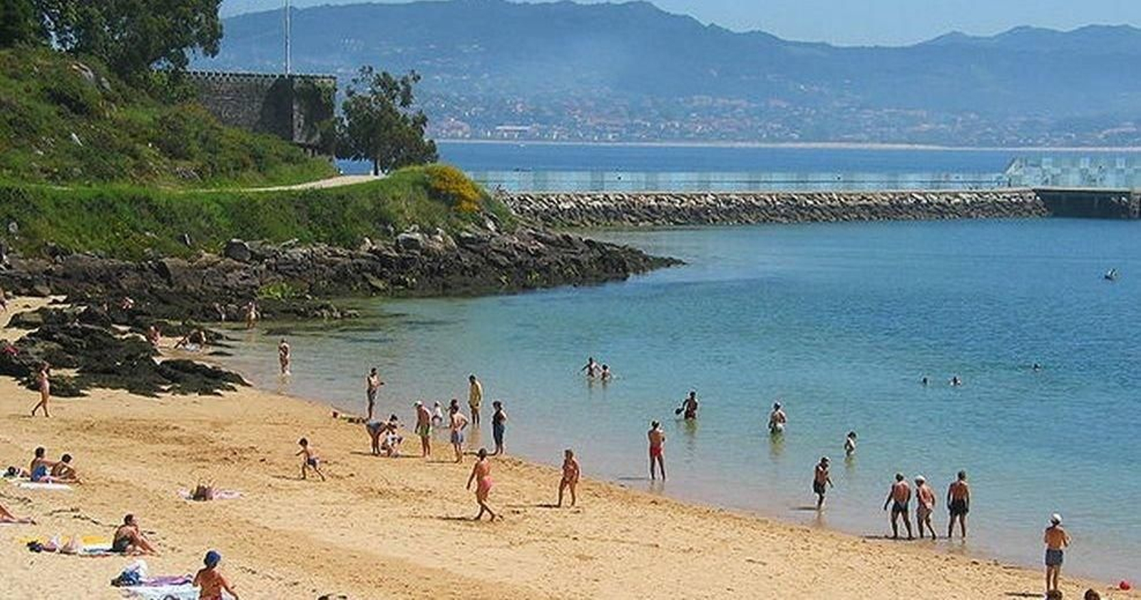 El suceso se produjo al final de la playa de Barbeira de Baiona, junto al espigón.