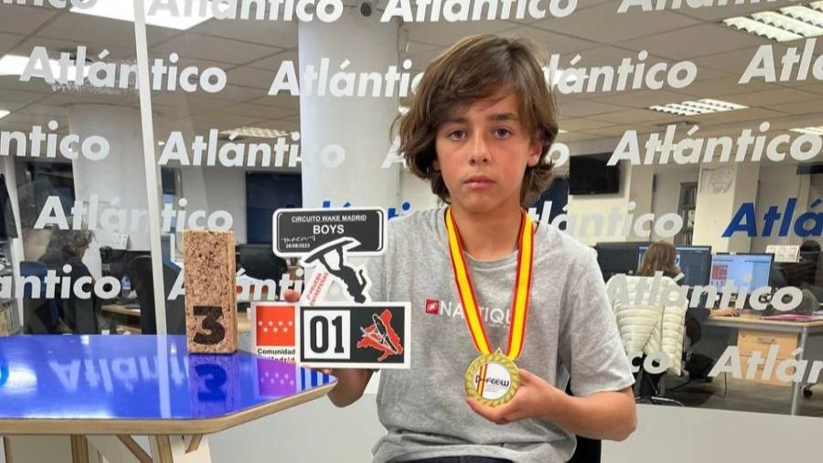 Hugo Bugarín, de 14 años, acudió al set de Atlántico.