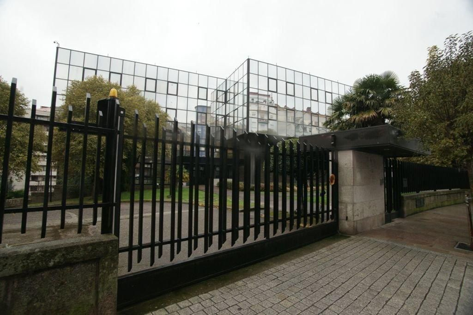 El antiguo Centro de Informática de Caixanova, en López Mora.
