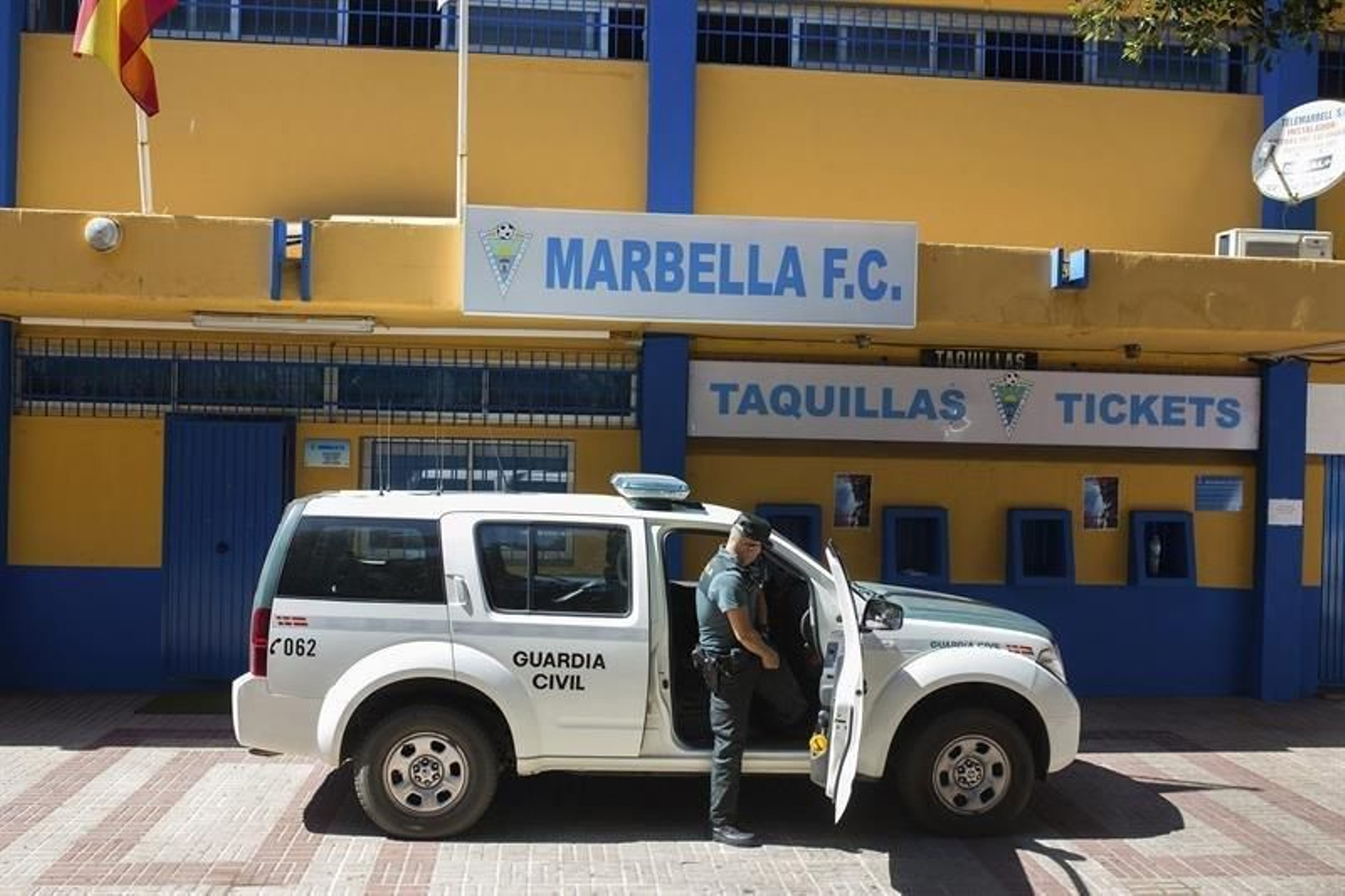 La Guardia Civil registra las instalaciones del estadio del Marbella Club de Fútbol