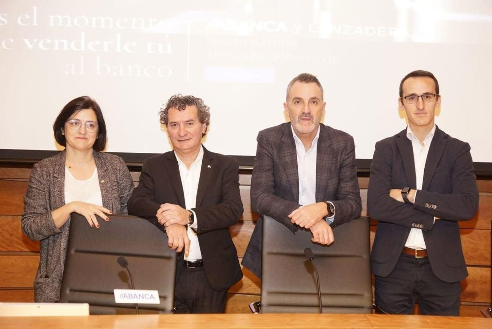 Rosa Seoane y Eduardo Aldao (Abanca) junto a Javier Jiménez e Ismael Valero (Lanzadera), ayer.