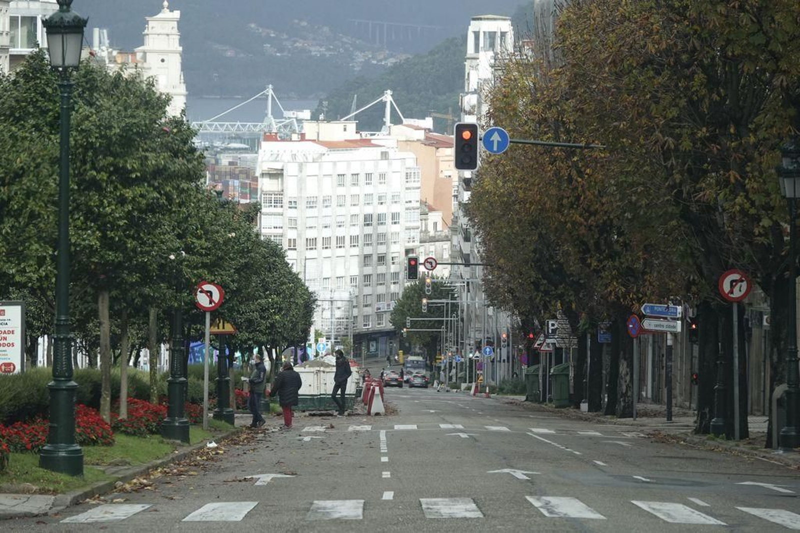 Gran Vía sin apenas transeúntes ni tráfico en la jornada de ayer.