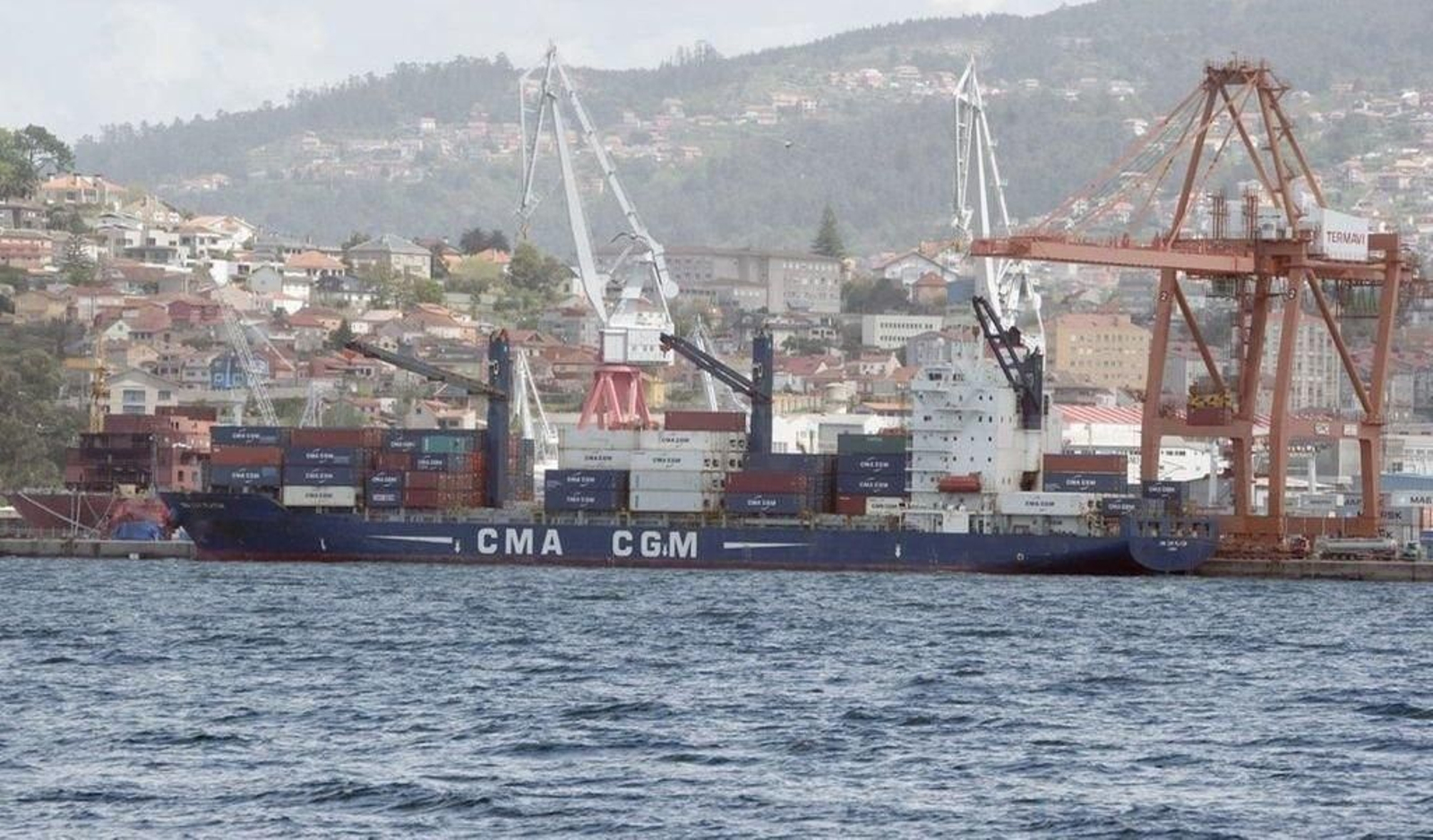 Un portacontenedores de CMA-CGM, en Guixar.