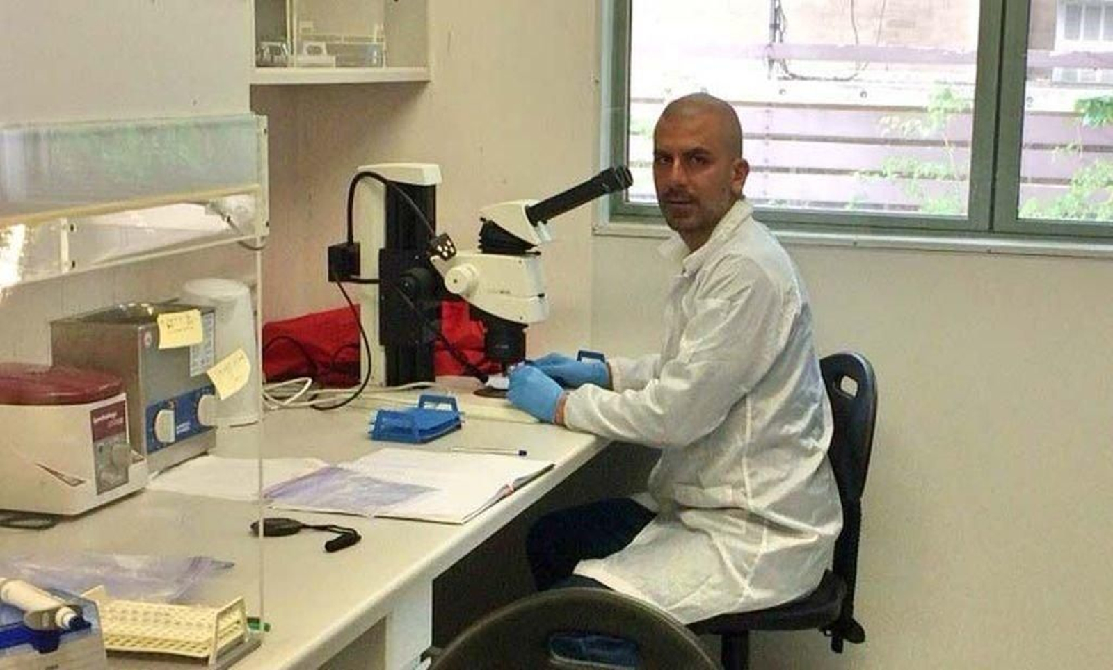 El italiano Gianluca Marino (Nápoles, 1976) trabajando en el laboratorio.