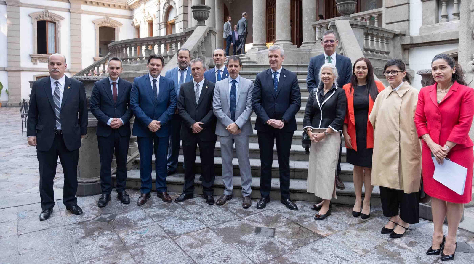 El presidente de la Xunta mantuvo un desayuno con representantes del tejido industrial en México