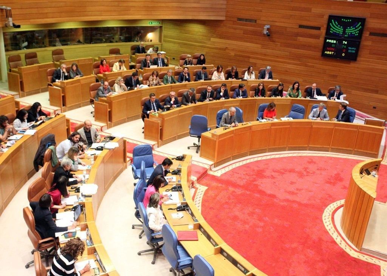 Gobierno y parte de la oposición, durante la jornada de ayer del debate autonómico.