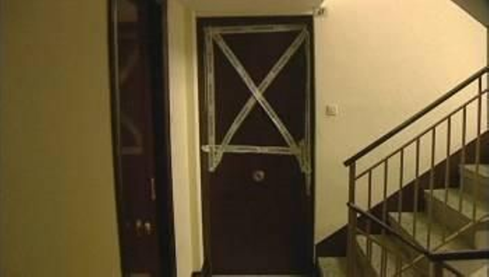 Entrada al domicilio de Zaragoza en la que la Guardia Civil localizó el cadáver descuartizado de una mujer.