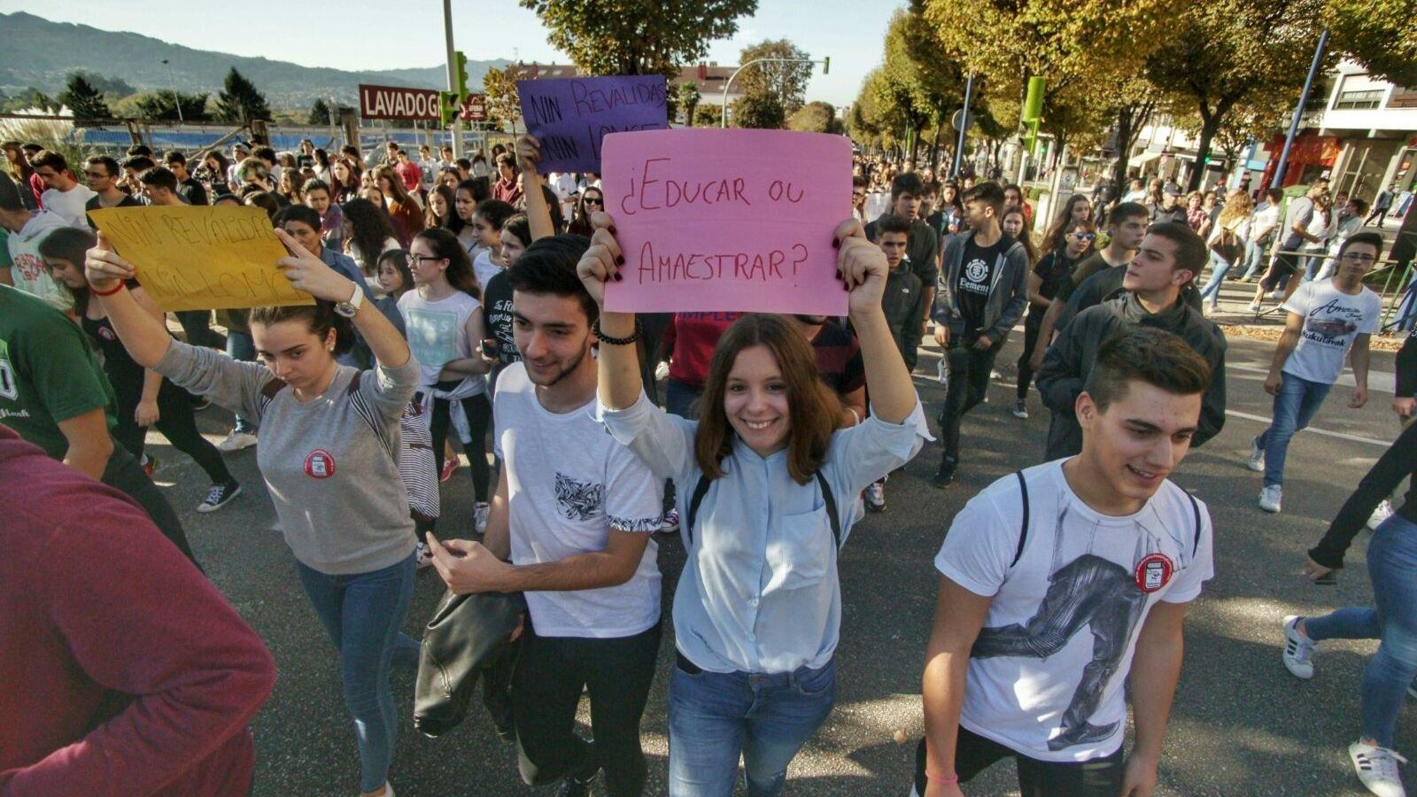 La marcha estudiantil convocada en Vigo // Vicente Alonso