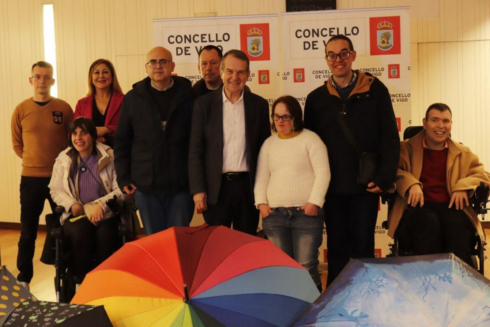 El alcalde y la concejala de Política Social, con los colectivos en el auditorio.