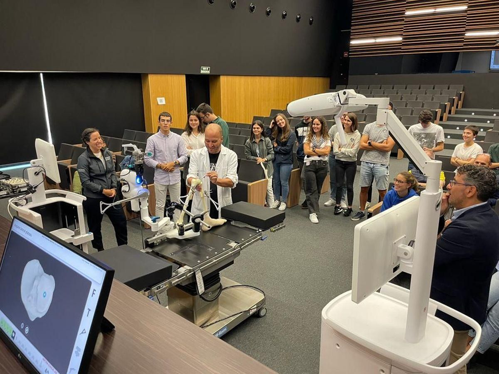 Una explicación de cómo funciona el robot, que este mes iniciará su trabajo en Traumatología.