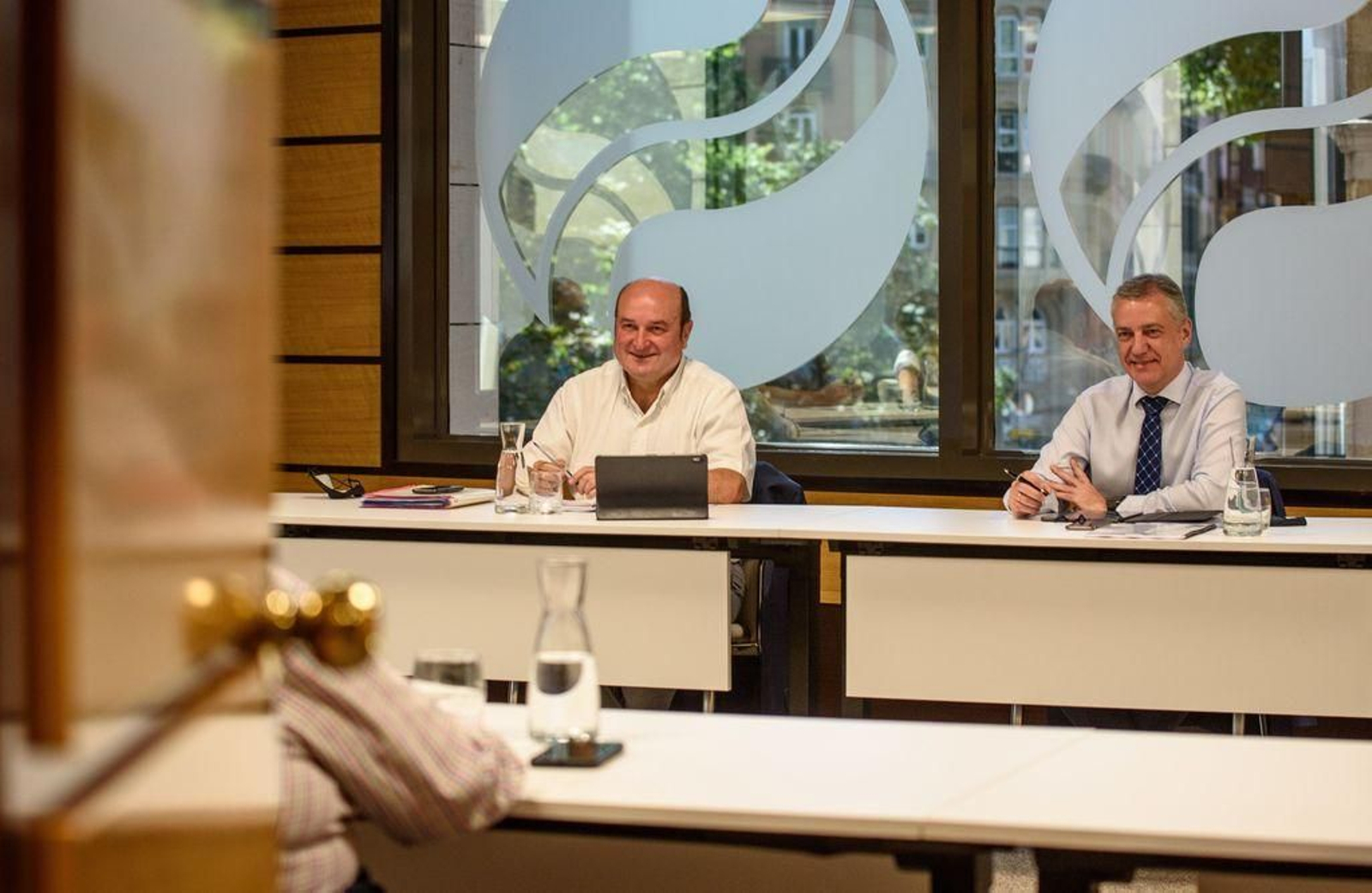 El presidente del PNV, Andoni Ortuzar, con Iñigo Urkullu, tras la reunión del Euzkadi Buru Batzar.