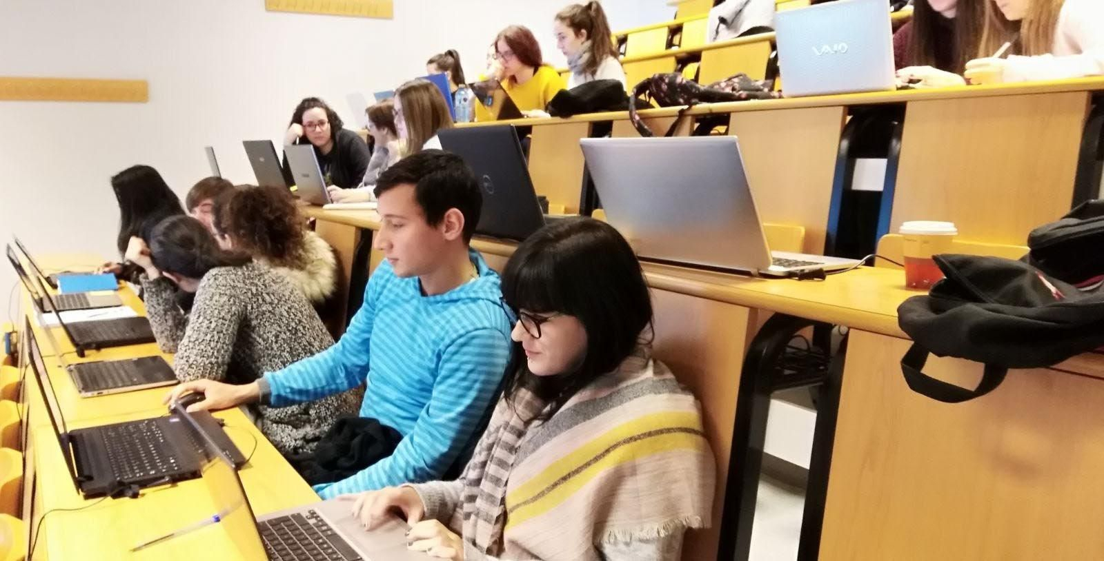 Estudiantes del máster en"Ciencia y Tecnología Agroalimentaria y Ambiental" que se imparte en el Campus de Ourense.