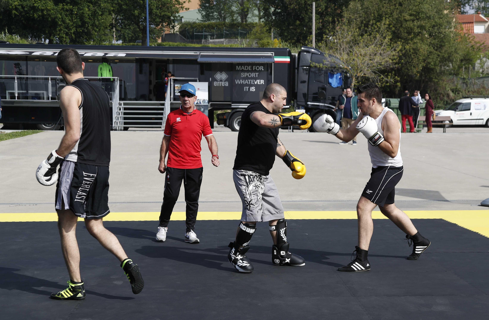 Boxeo, full contact, lucha y taekwondo, unidos en Navia