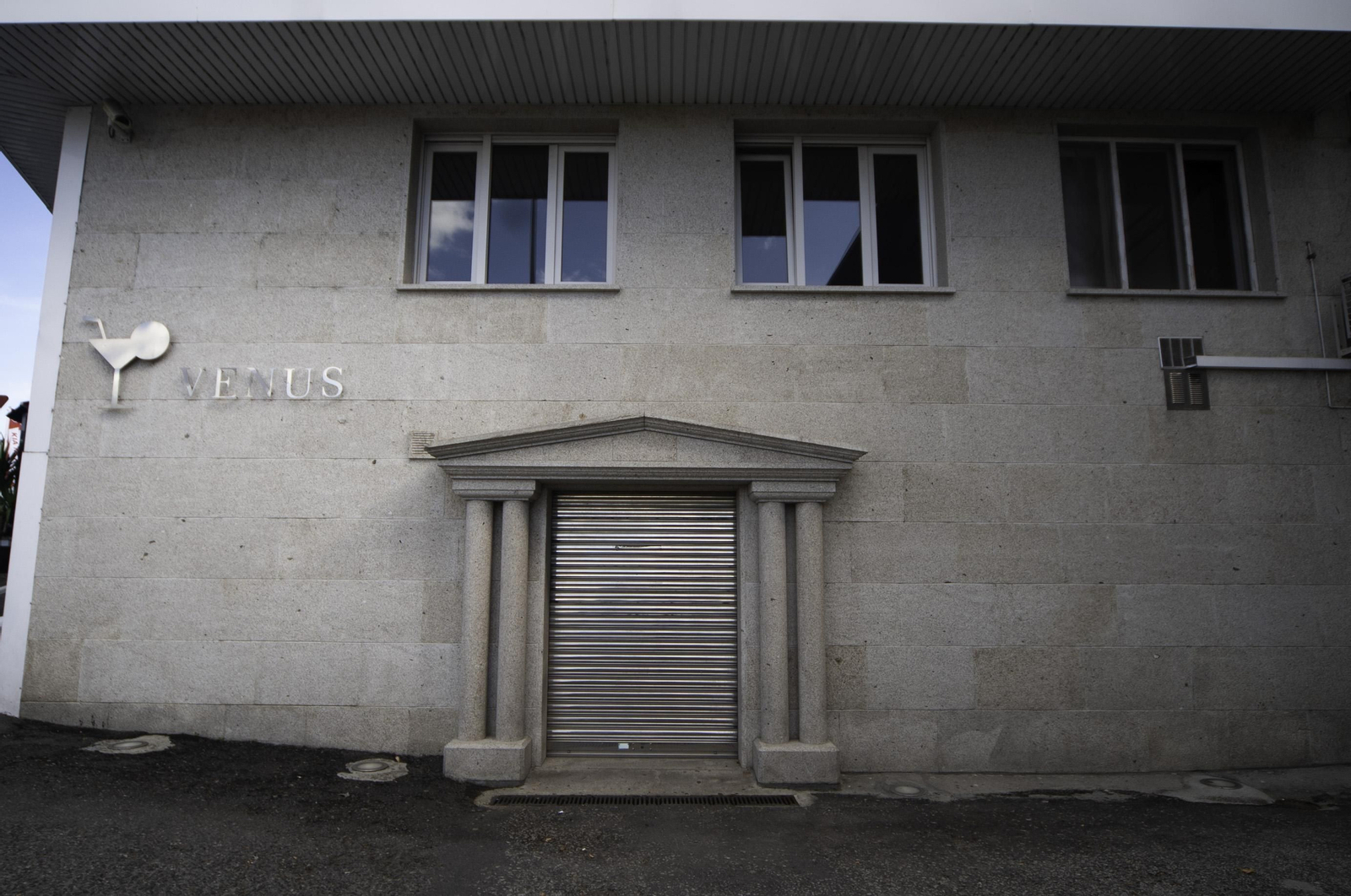 San Cibrao das Viñas 6/5/20Club Venus en el polígono de Barreiros