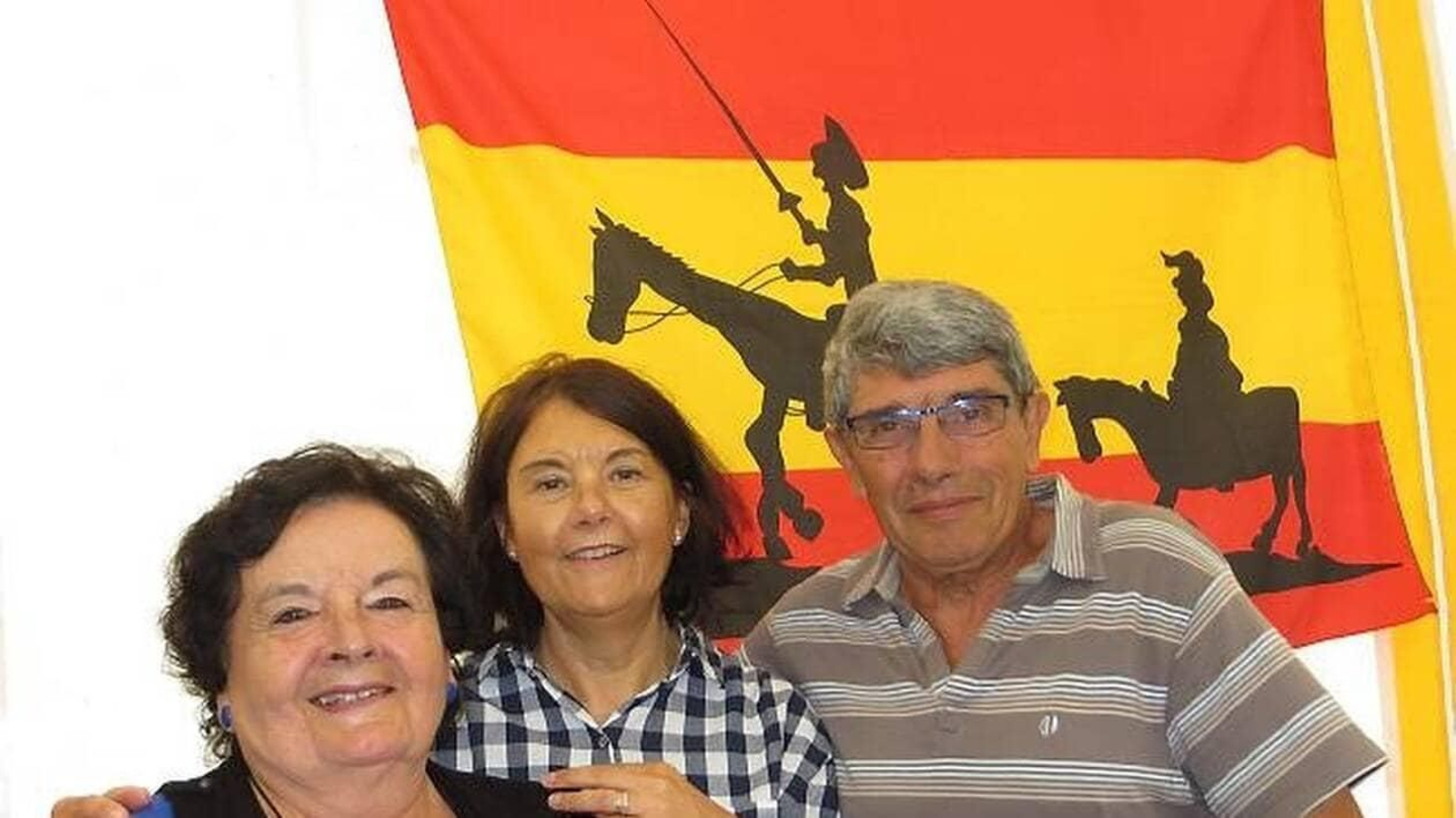 Carlos Roig junto a miembros de la asociación