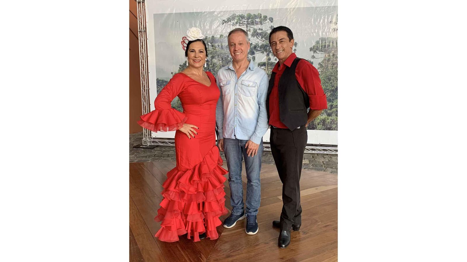 En el medio, al lado de Blanca Hernando Barco, Carlos Hauer, Coordinador de Etnias de Curitiba