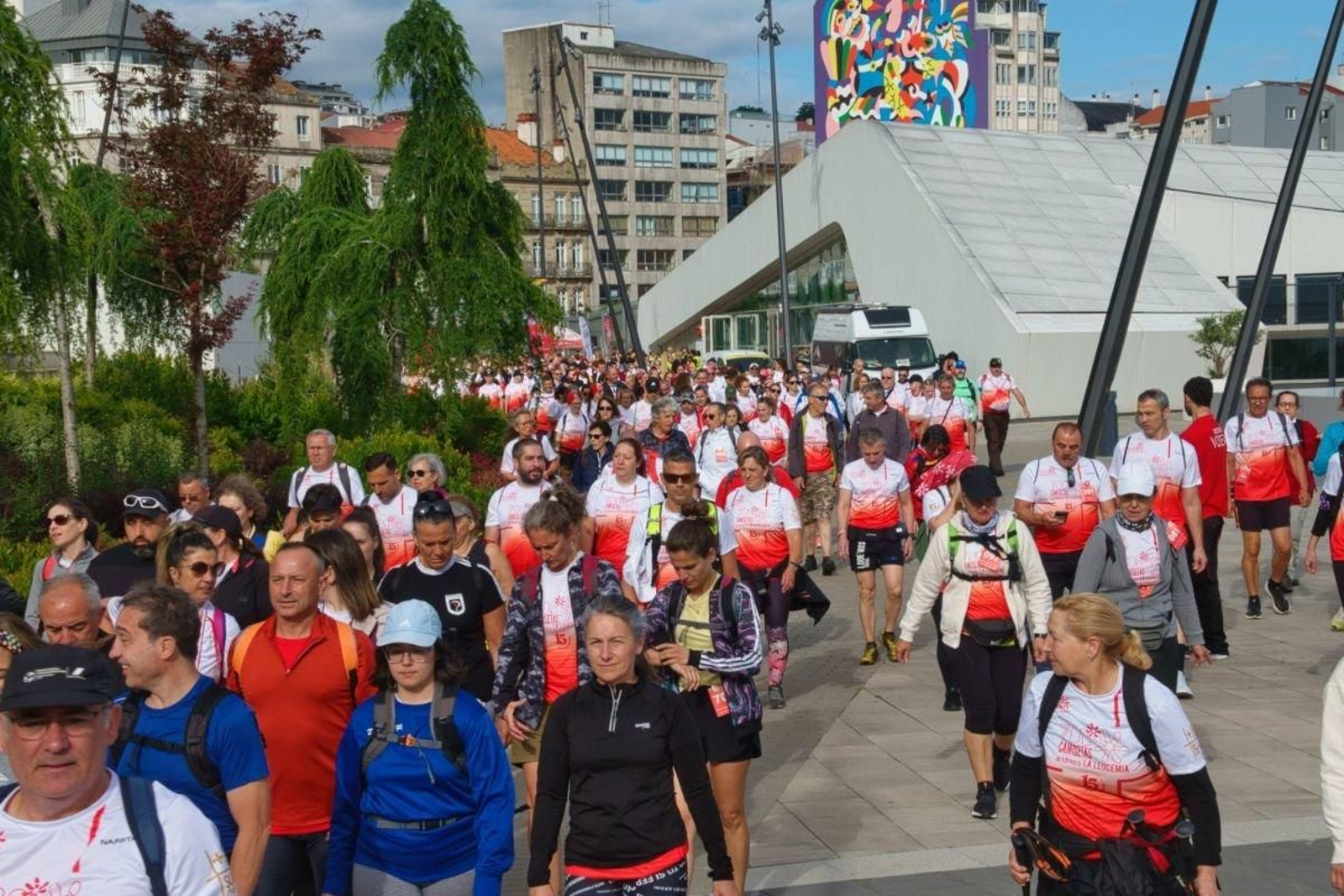 El momento de la salida desde la plaza del centro comercial Vialia de Vigo.