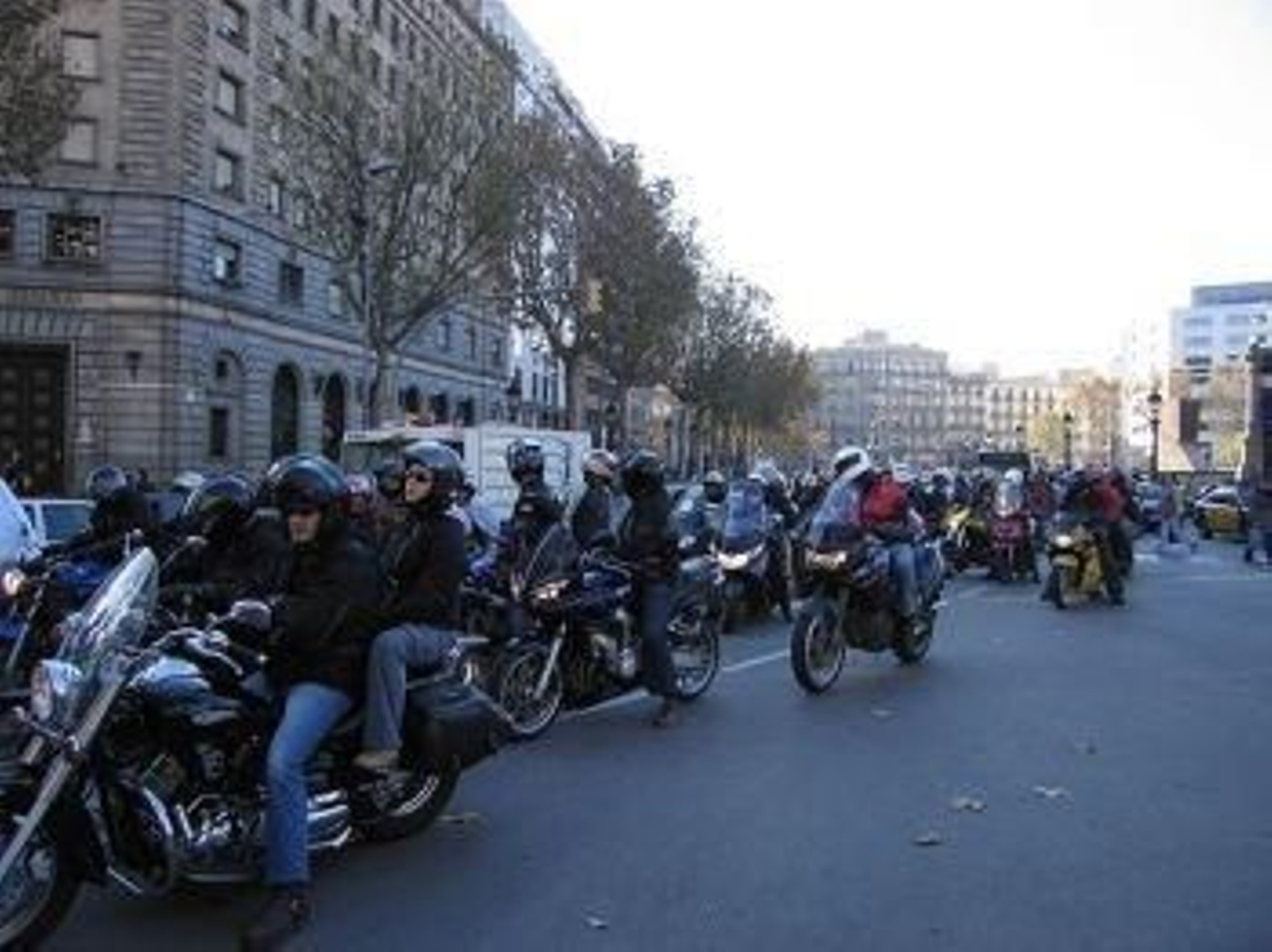 Moteros aragoneses durante una manifestación.