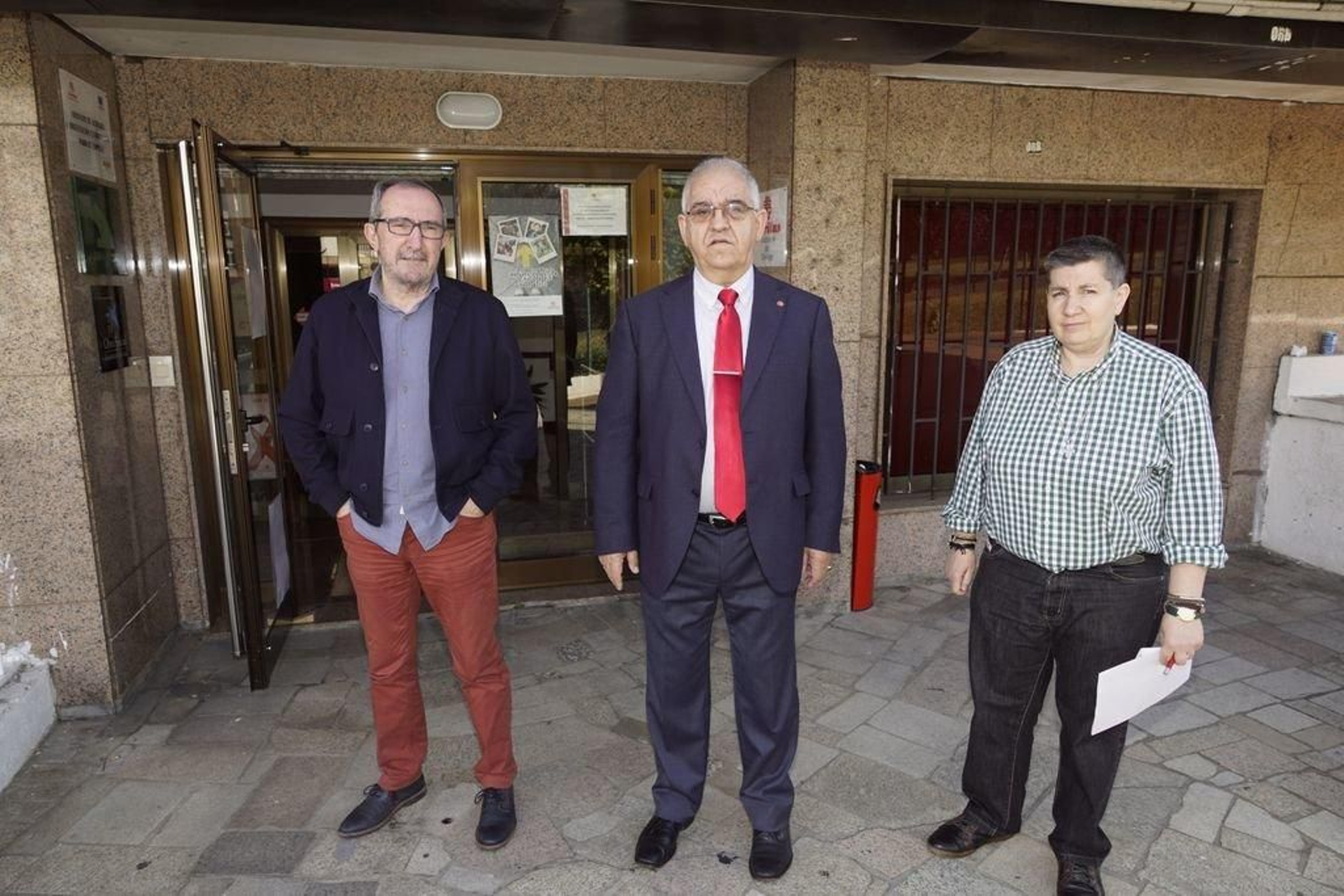 José Antonio García Cobo, Gonzalo Davila y Teresa Portillo, de Cáritas Tui-Vigo, ayer.