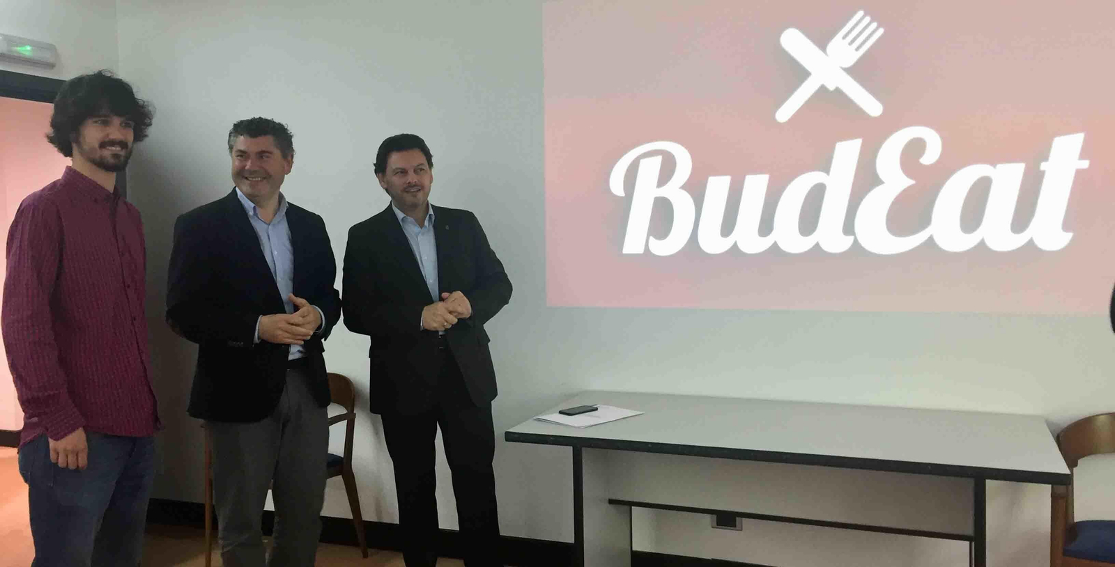 El secretario xeral da Emigración visitó uno de los dos trece negocios puestos en marcha en la capital coruñesa gracias a las Ayudas al Retorno Emprendedor.