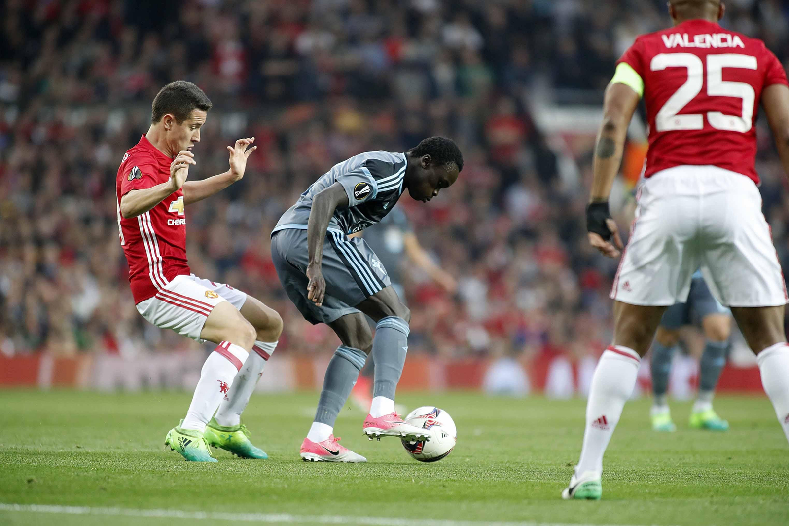 Las mejores imágenes del partido de vuelta entre Manchester United y Celta (1-1). // J.V. Landín