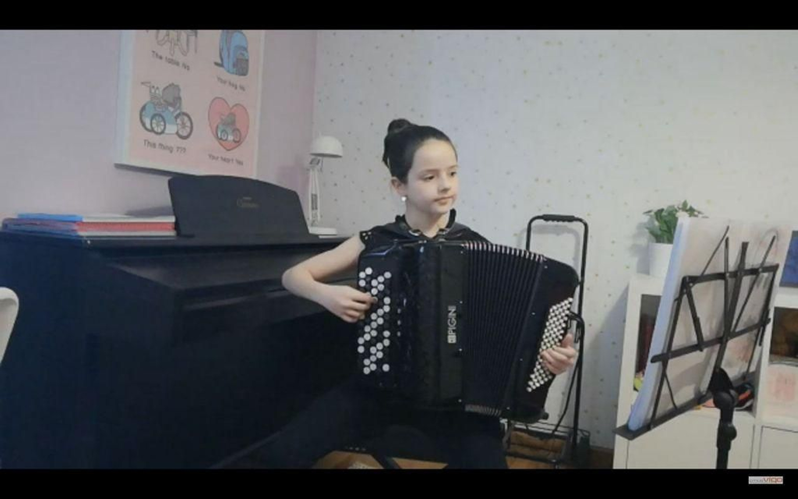 Laura Cabo, con el acordeón.