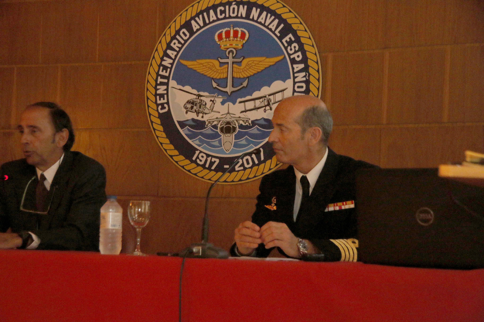 El comandante naval de Vigo, el también vigués Carlos Cárdenas