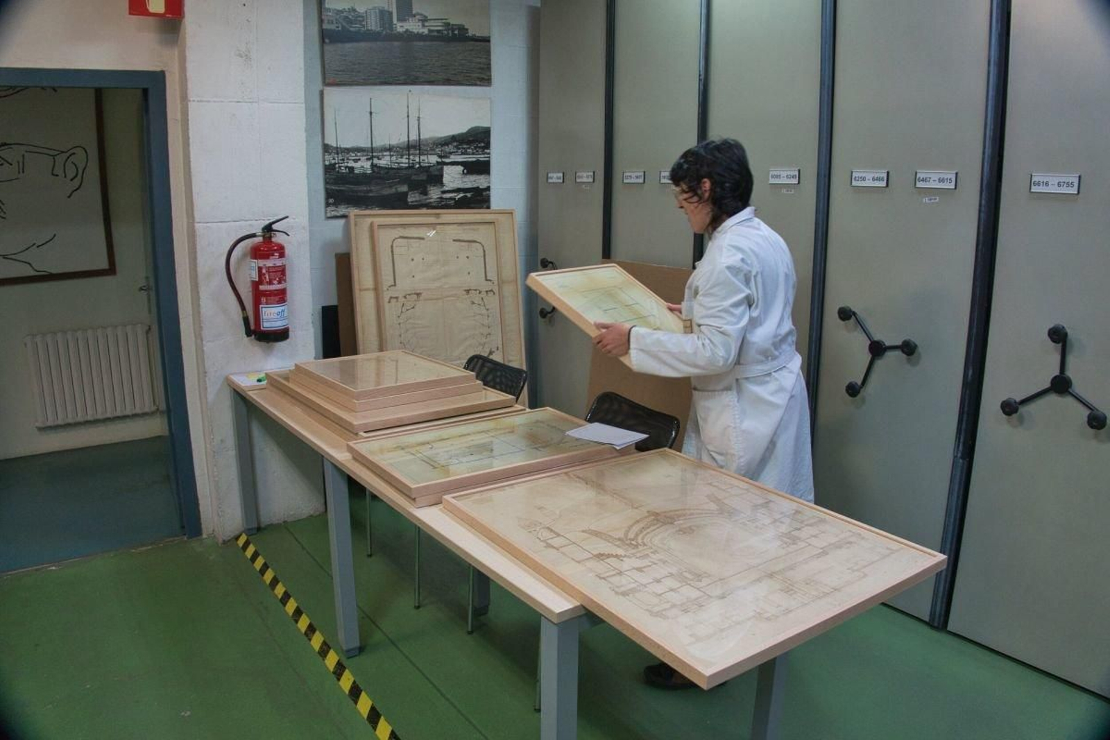 Trabajo en el archivo municipal vigués.