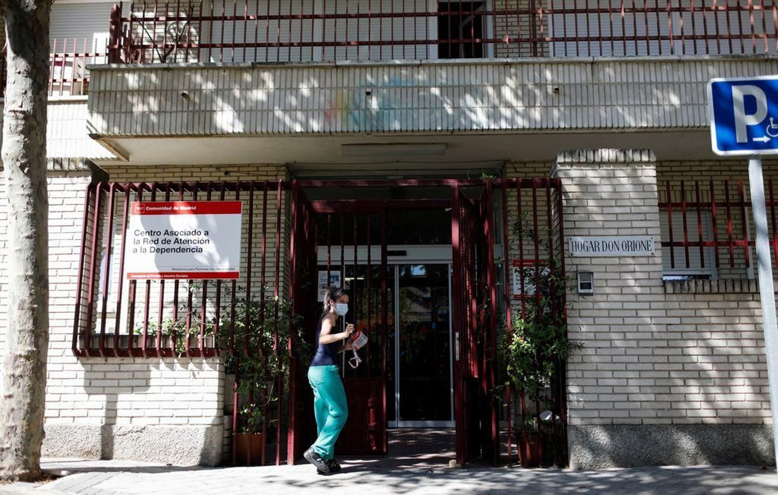 Entrada al Hogar Don Orione, al que acude Iñaki Urdangarin, ahora cerrado por un brote de covid.