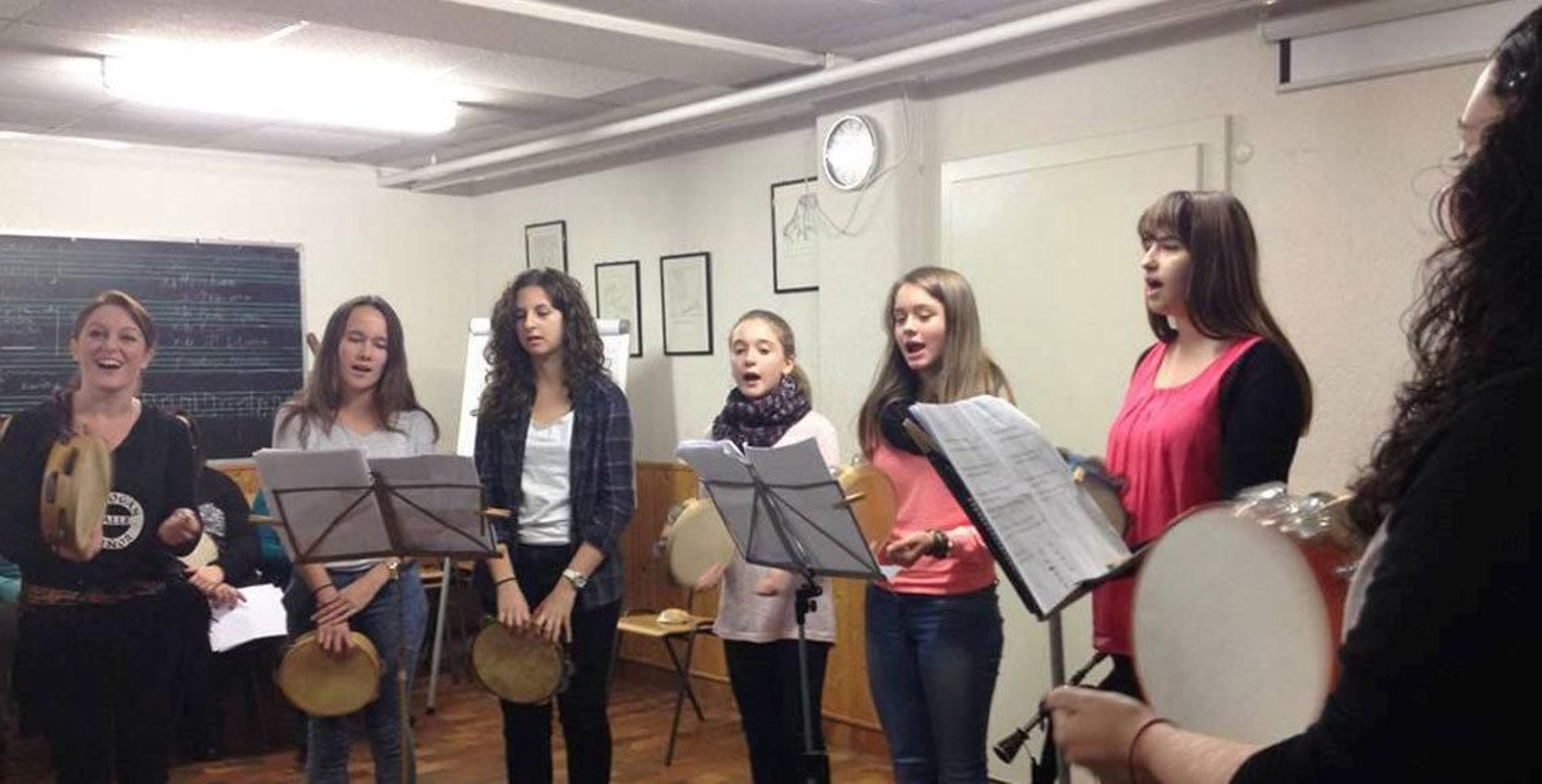 Curso de pandereta y canto en la Sociedade Galega Sementeira, de Basilea (Suiza).