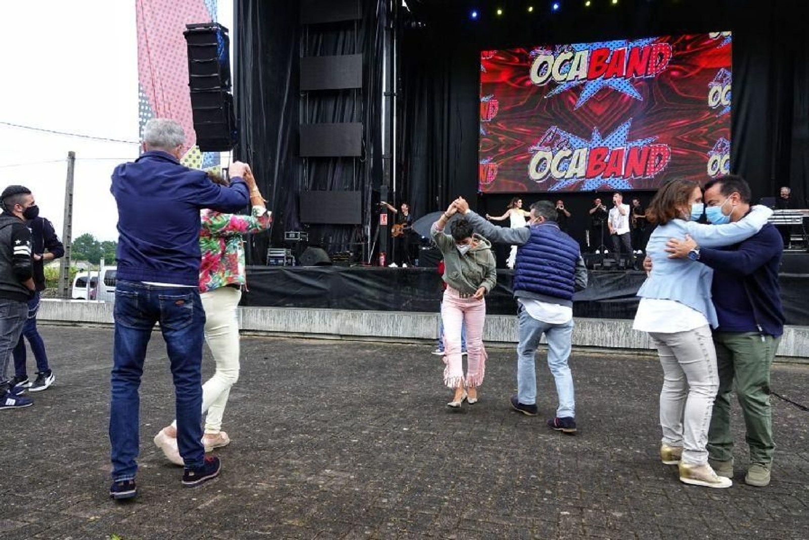 Tomiño vuelve a bailar en una verbena _ Vicente Alonso 11