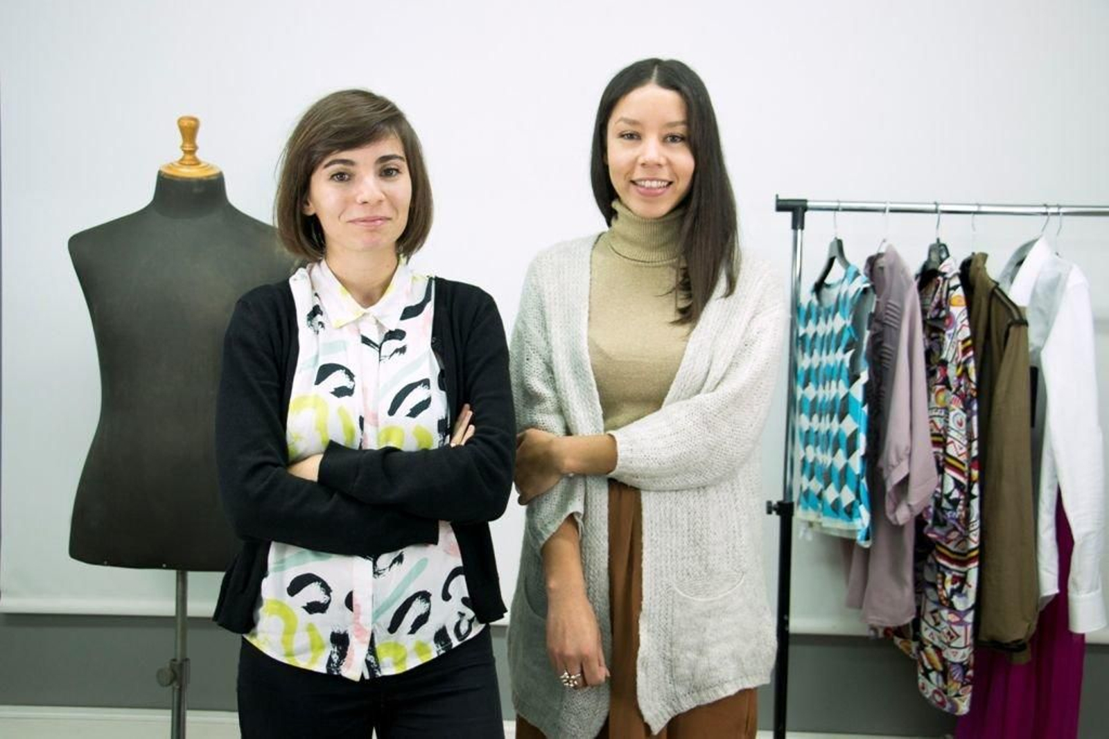 Iria Carrera (izquierda) y Thalita Dumont son alumnas del centro Pin Factory.