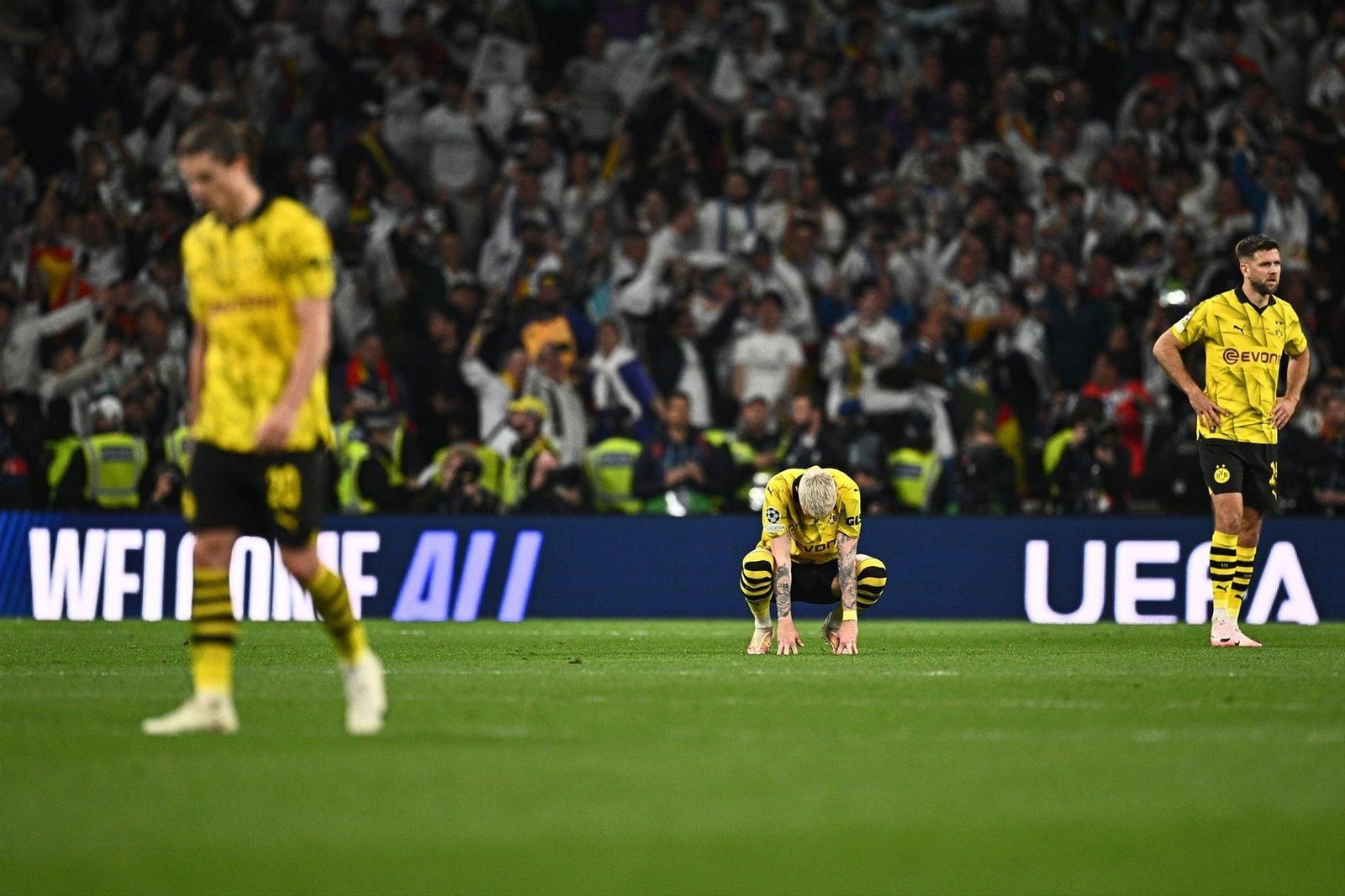 Decepción en los jugadores del Dortmund.