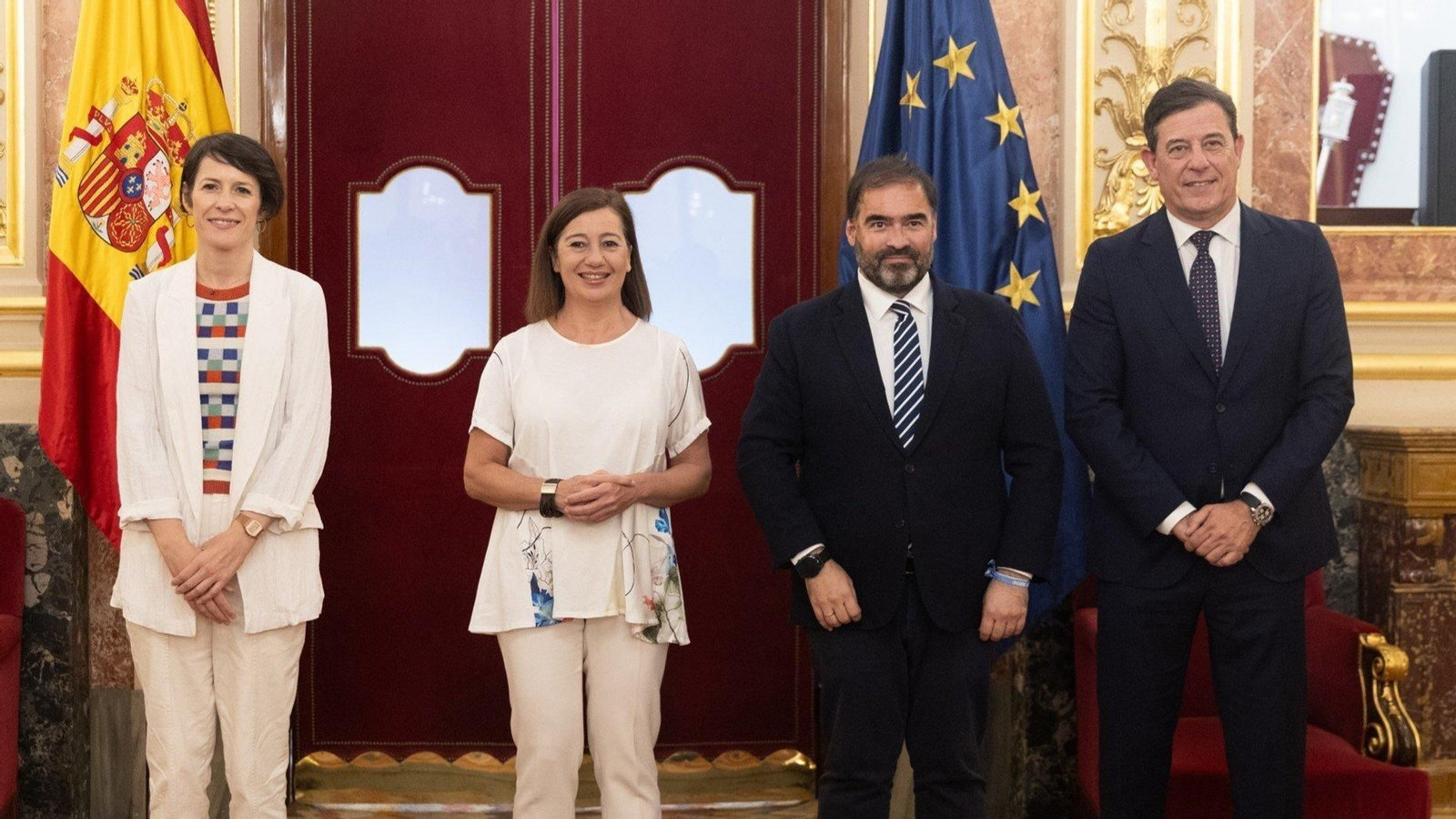 La portavoz nacional del BNG, Ana Pontón; la presidenta del Congreso de los Diputados, Francina Armengol; el portavoz del PP en el Parlamento de Galicia, Alberto Pazos, y el secretario general del PSdeG, José Ramón Gómez Besteiro, posan a su llegada al Congreso. // EP