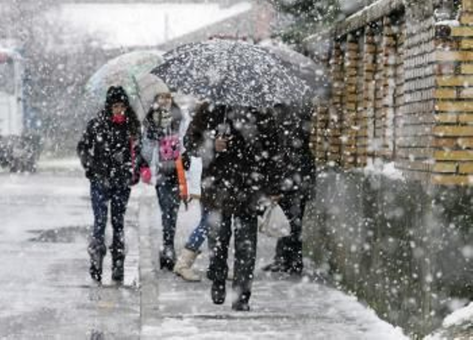 Varios escolares en la localidad de Xinzo (Foto: Marcos Atrio)